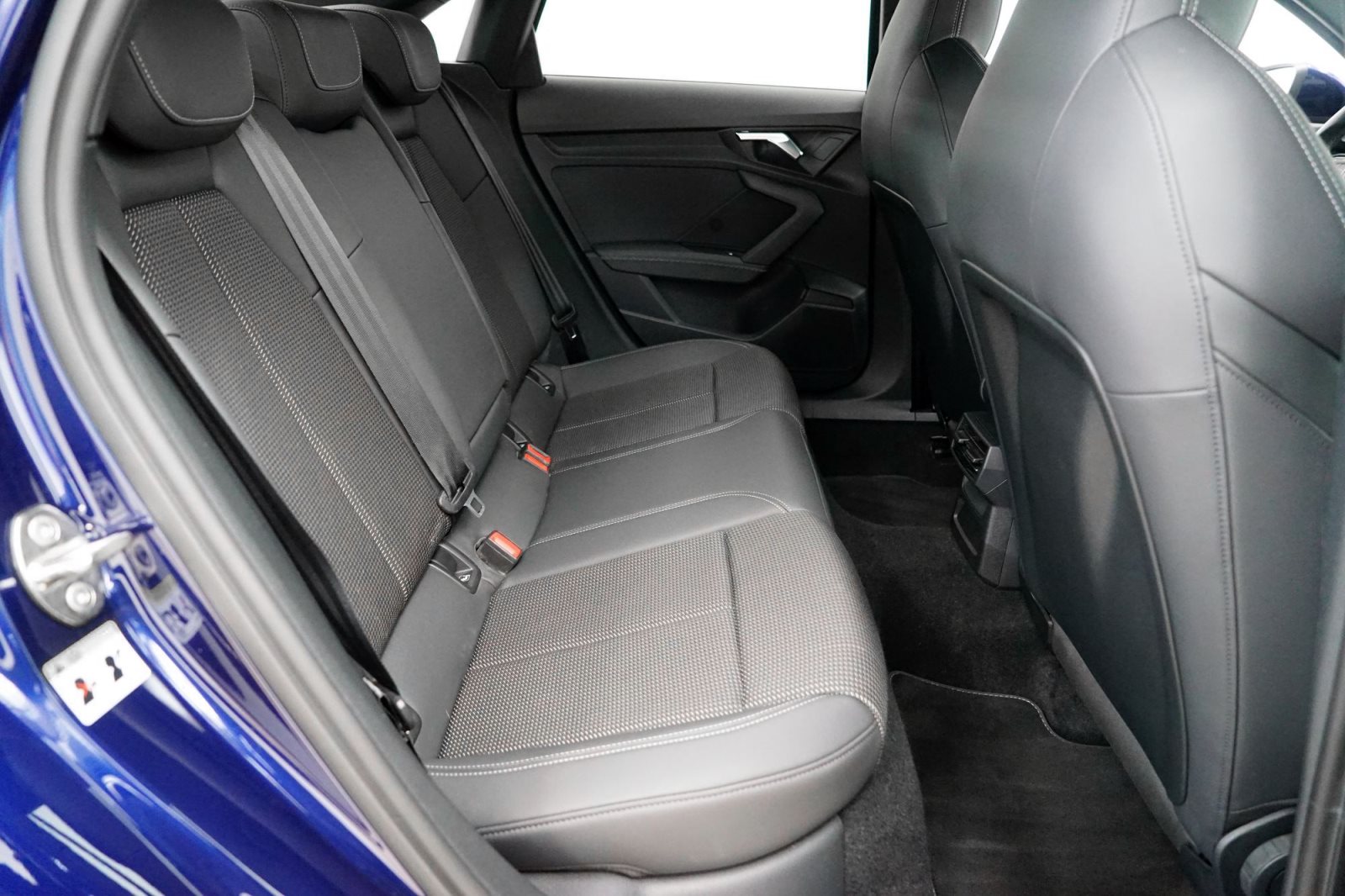 Fahrzeugabbildung Audi A3 35 TFSI Limousine Aut. [AHK, ACC, SHZ, 18 LMR]