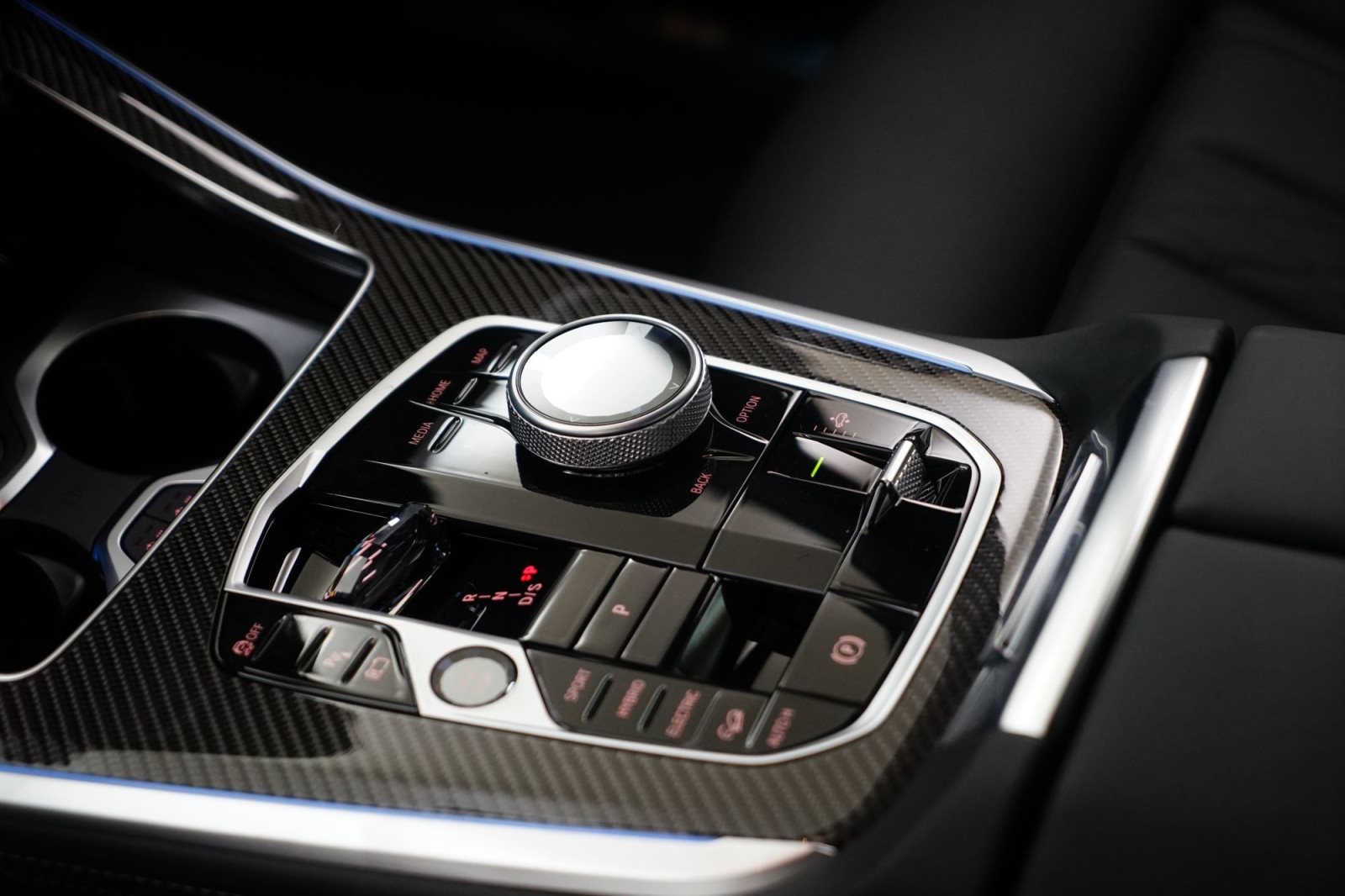 Fahrzeugabbildung BMW X5 xDrive50e [M Sport, HUD, AHK, ACC, GSD, 22 LMR]
