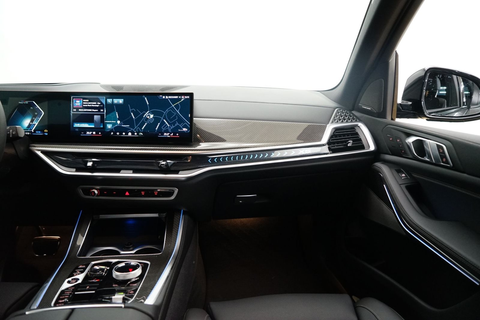 Fahrzeugabbildung BMW X5 xDrive50e [M Sport, HUD, AHK, ACC, GSD, 22 LMR]
