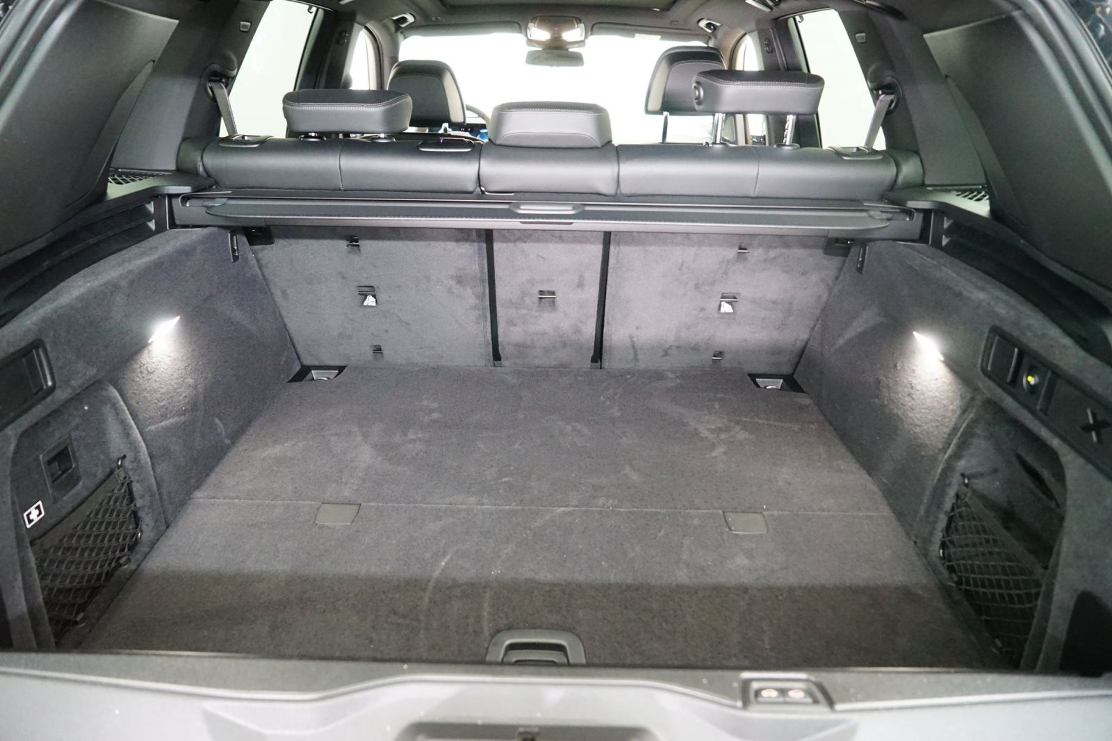 Fahrzeugabbildung BMW X5 xDrive50e [M Sport, HUD, AHK, ACC, GSD, 22 LMR]