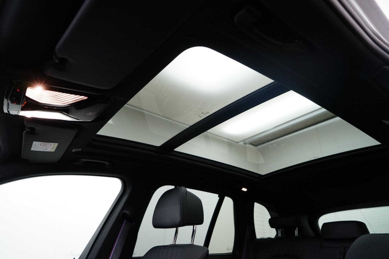 Fahrzeugabbildung BMW X5 xDrive50e [M Sport, HUD, AHK, ACC, GSD, 22 LMR]