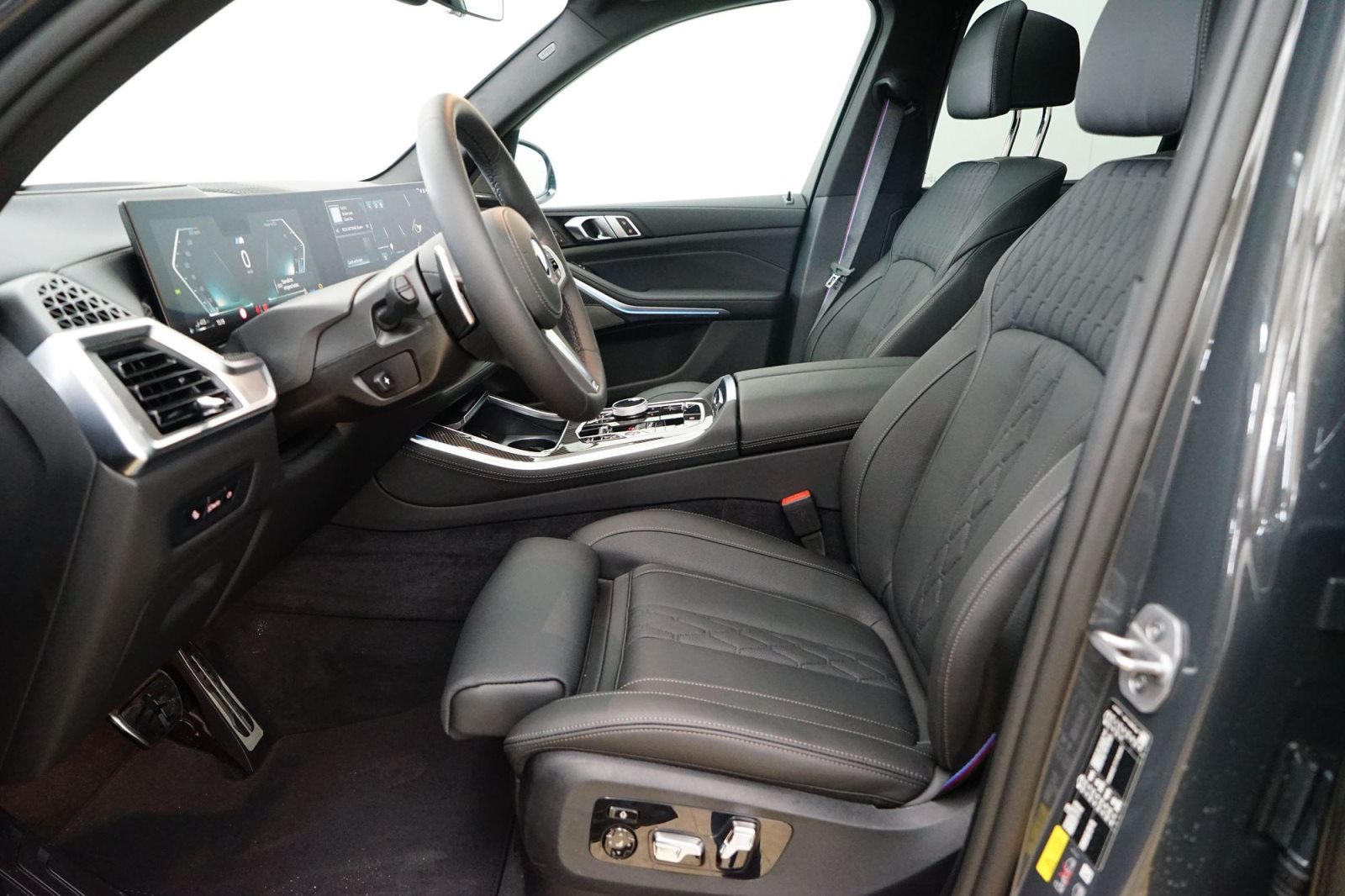 Fahrzeugabbildung BMW X5 xDrive50e [M Sport, HUD, AHK, ACC, GSD, 22 LMR]
