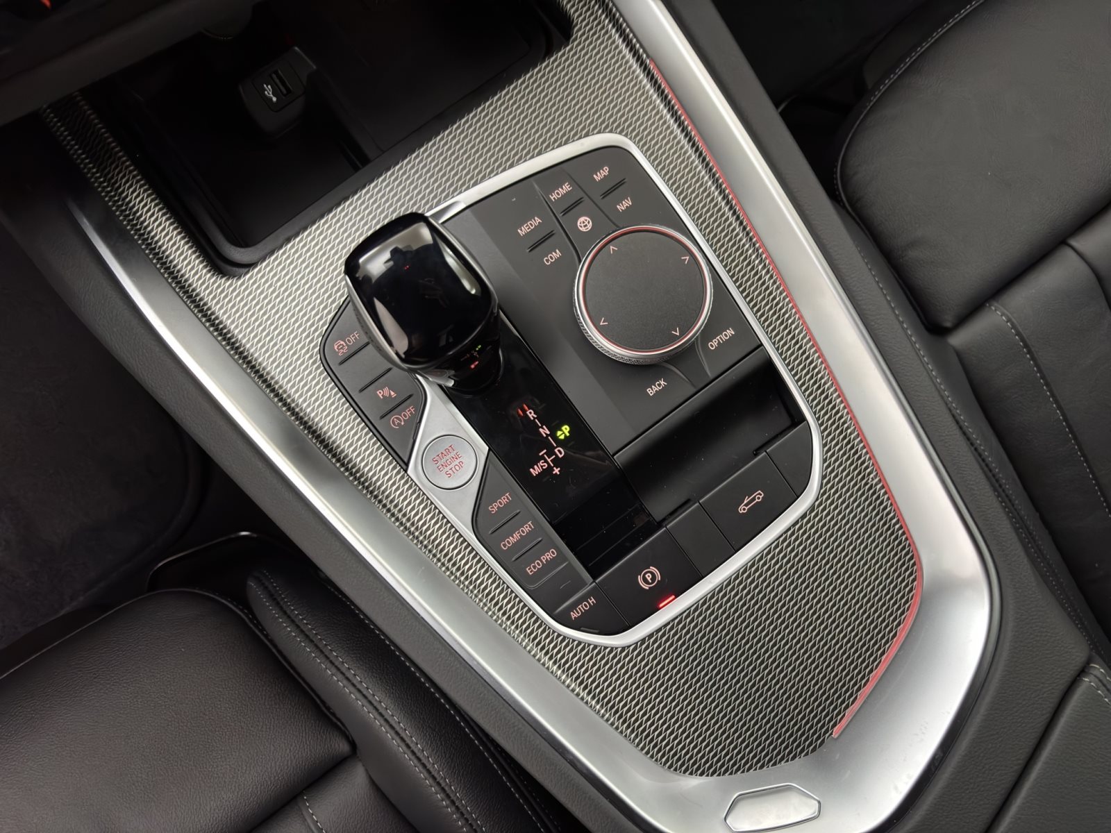 Fahrzeugabbildung BMW Z4 sDrive30i [M Sport, HUD, RFK, 19 LMR, h&k Sound]