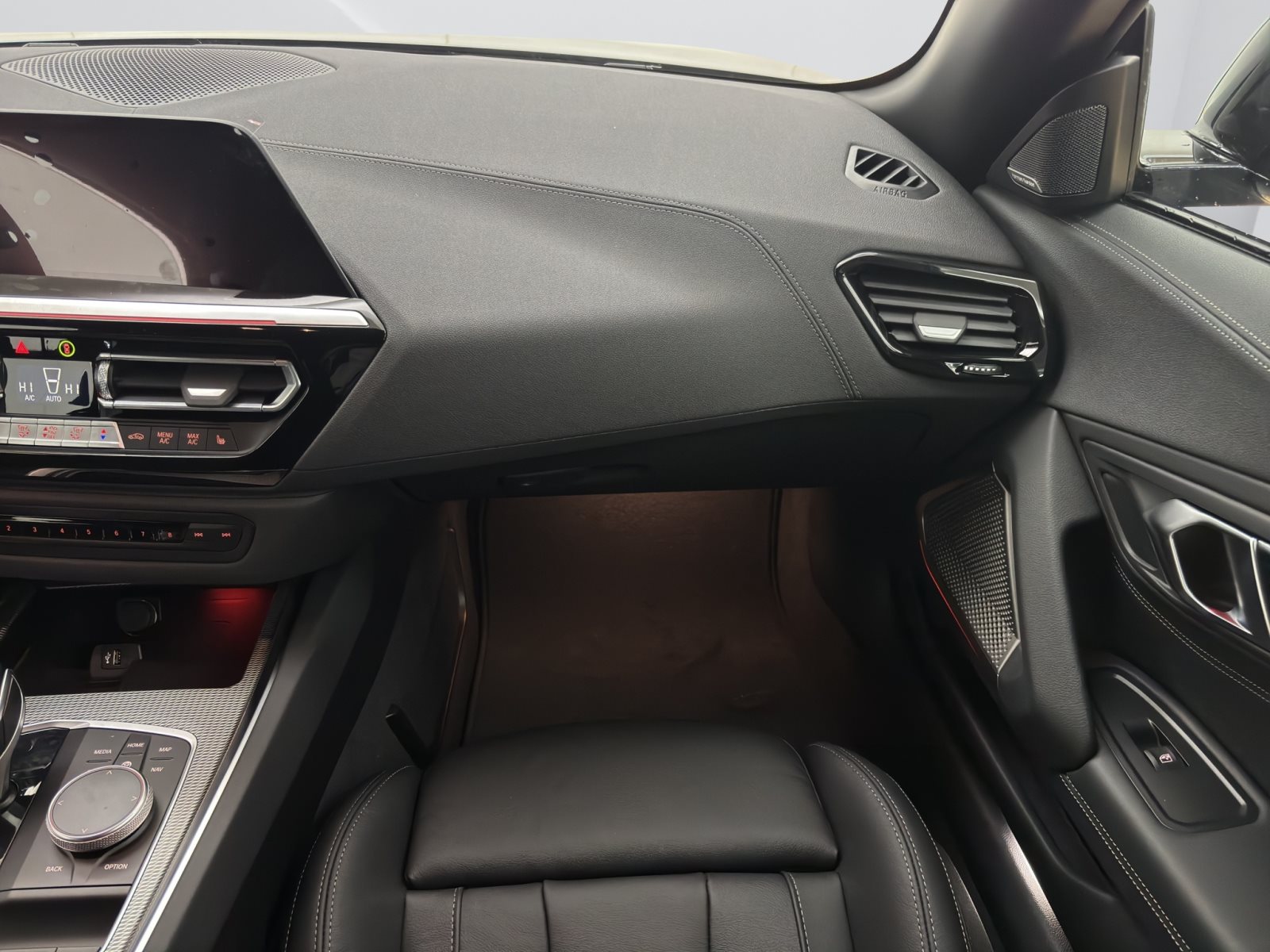 Fahrzeugabbildung BMW Z4 sDrive30i [M Sport, HUD, RFK, 19 LMR, h&k Sound]