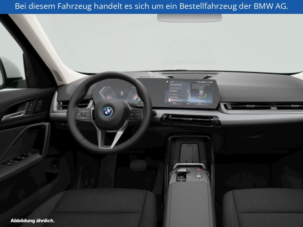 Fahrzeugabbildung BMW iX1 xDrive30
