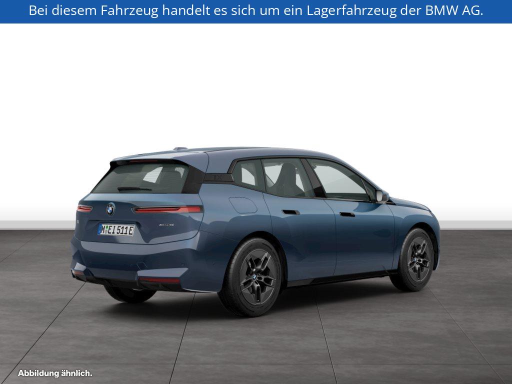 Fahrzeugabbildung BMW iX xDrive45