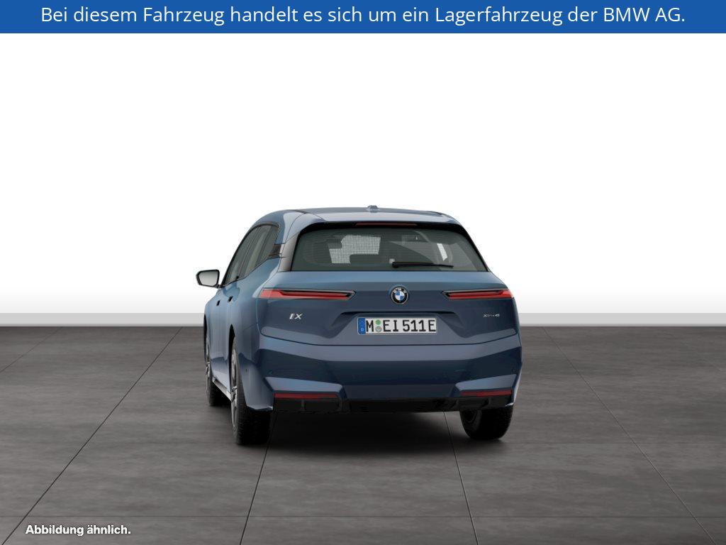 Fahrzeugabbildung BMW iX xDrive45