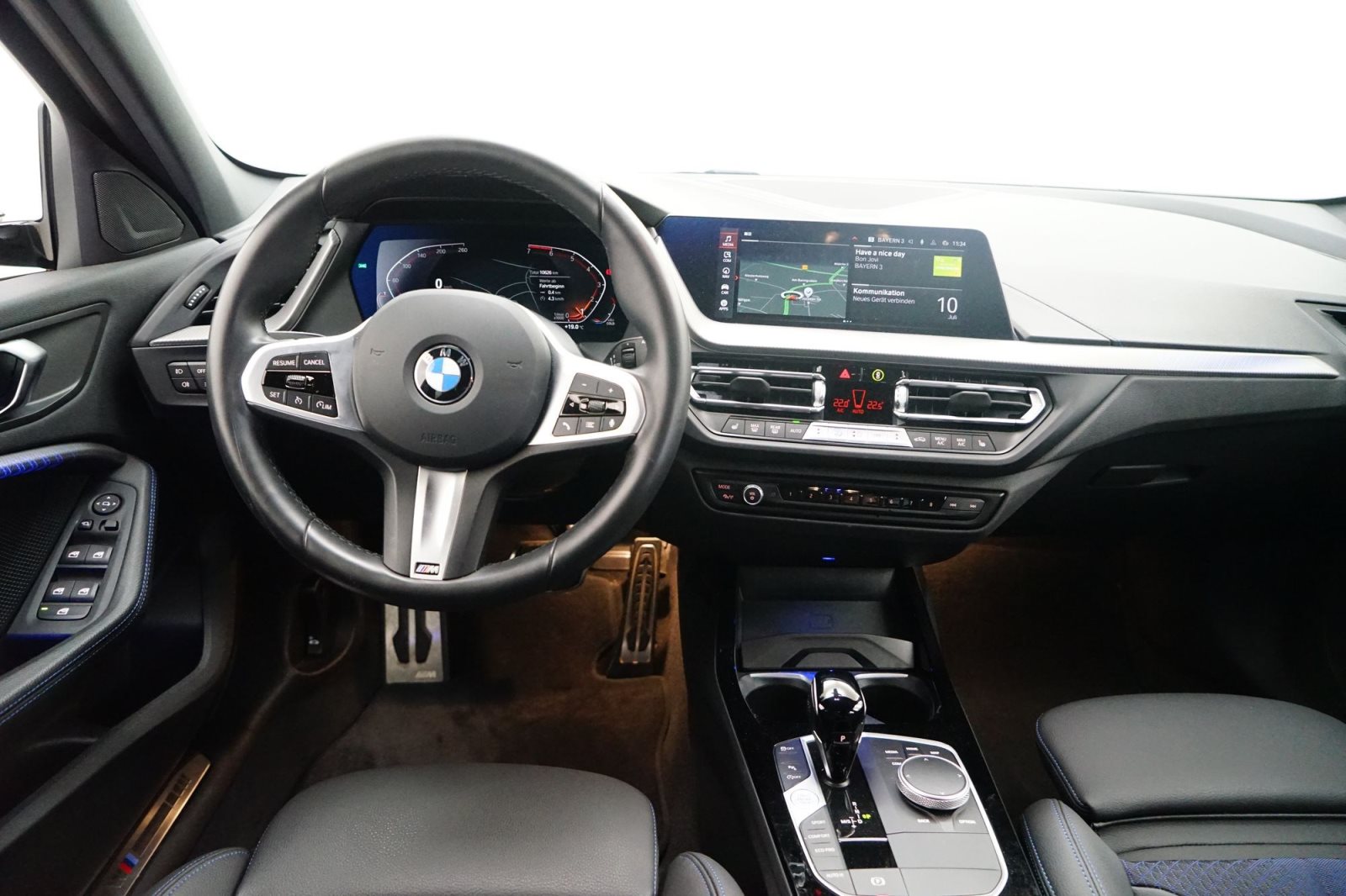 Fahrzeugabbildung BMW 118i 5-Türer DKG [M Sport, Navi, SHZ, 18 LMR]