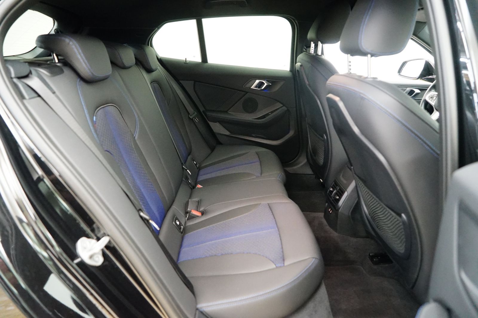 Fahrzeugabbildung BMW 118i 5-Türer [M Sport, LC Prof., HiFi, PDC]