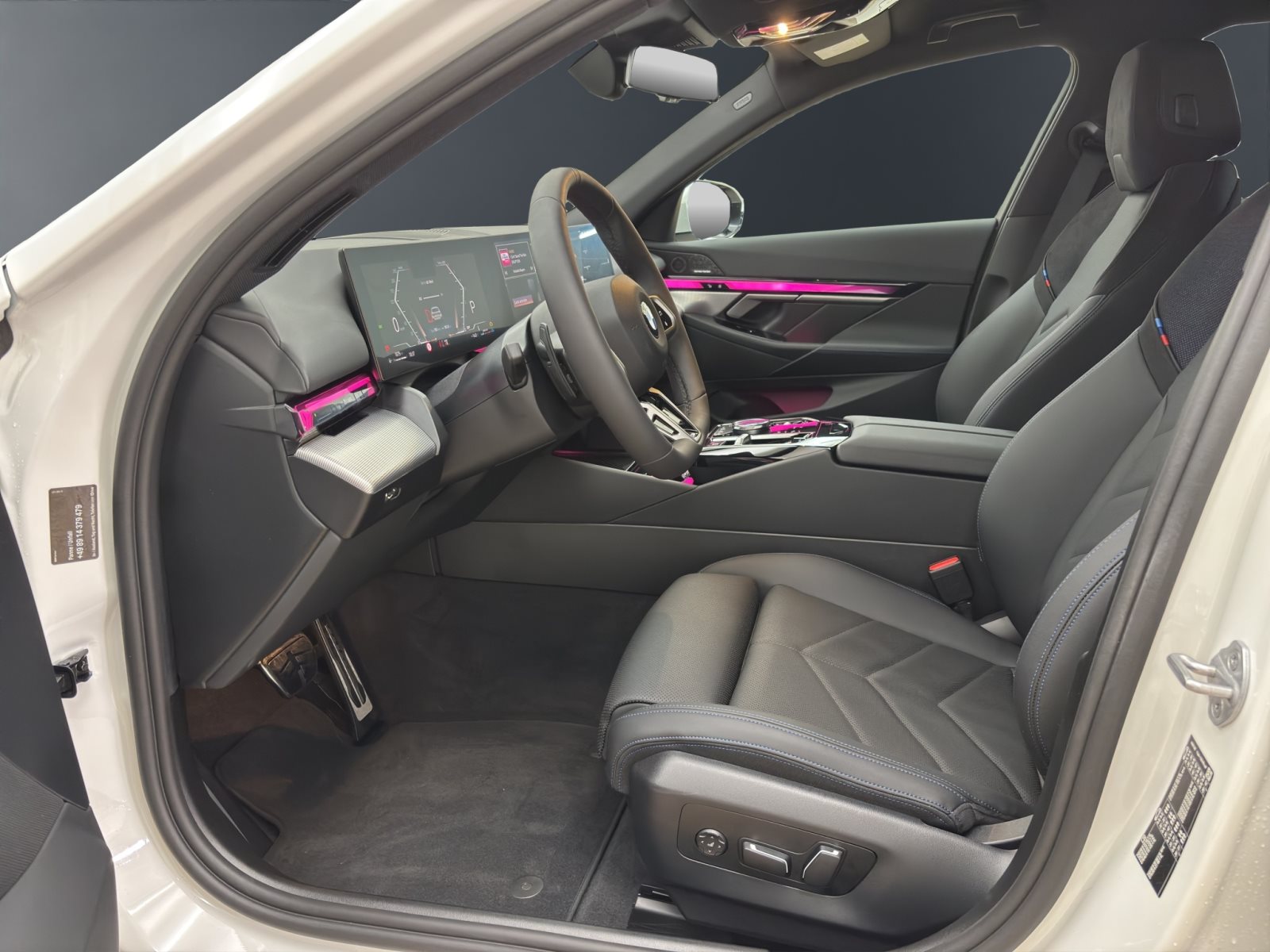 Fahrzeugabbildung BMW 520d Touring [M Sport, AHK, ACC, RFK, h&k Sound]