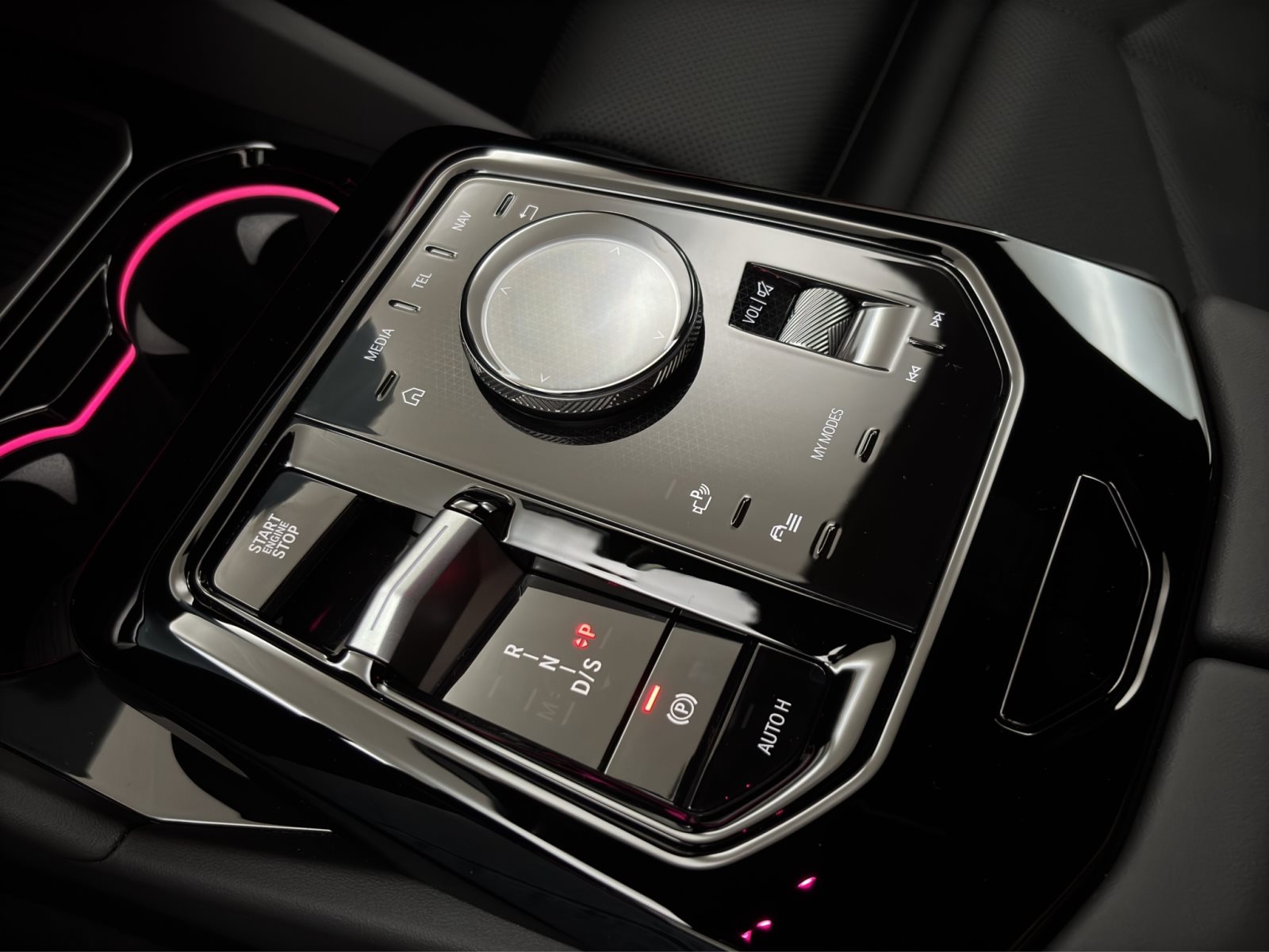 Fahrzeugabbildung BMW 520d Touring [M Sport, AHK, ACC, RFK, h&k Sound]
