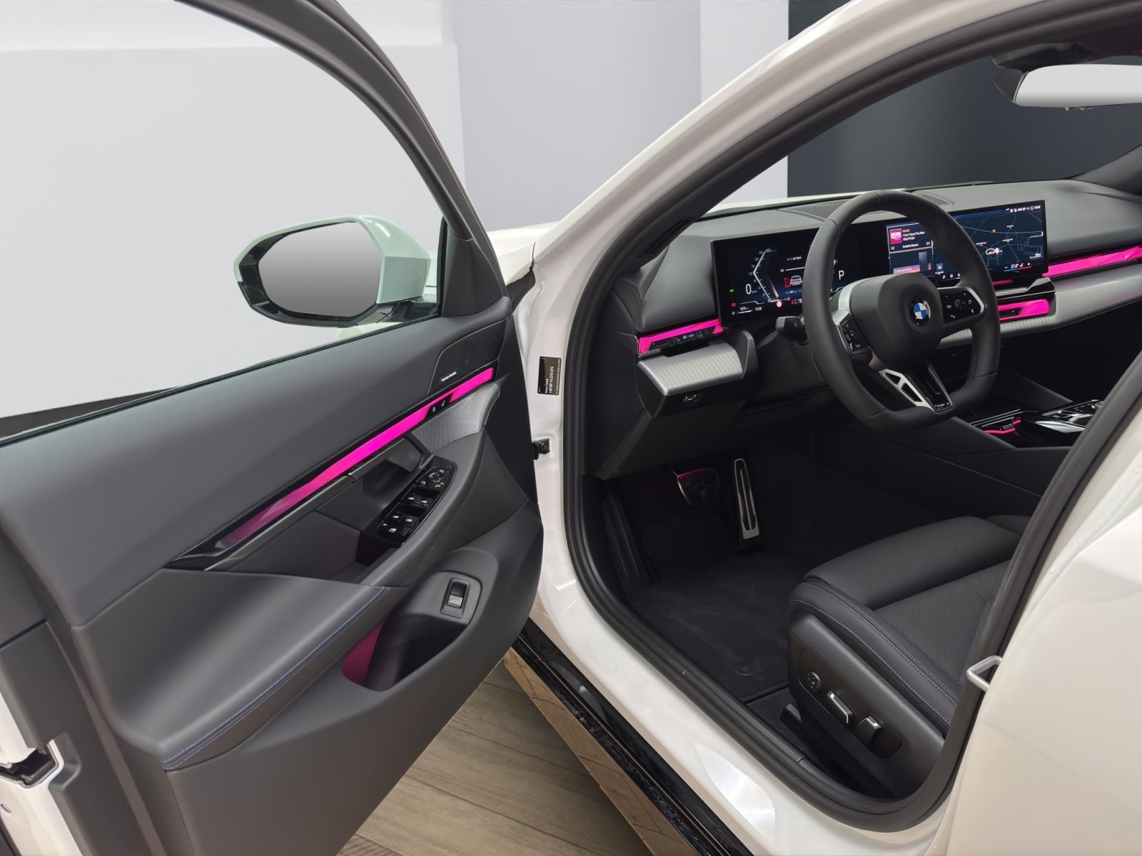 Fahrzeugabbildung BMW 520d Touring [M Sport, AHK, ACC, RFK, h&k Sound]