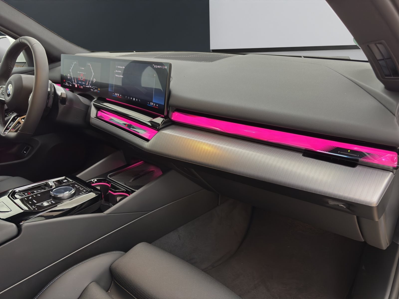 Fahrzeugabbildung BMW 520d Touring [M Sport, AHK, ACC, RFK, h&k Sound]