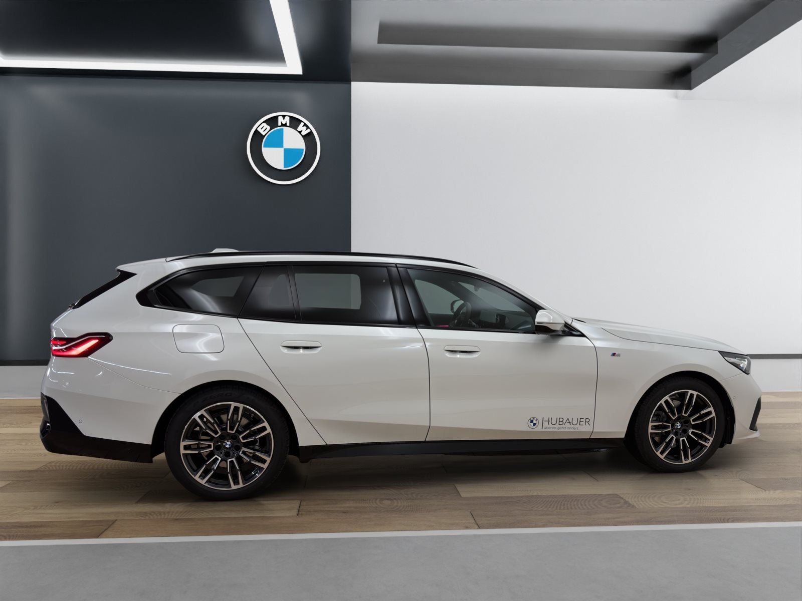 Fahrzeugabbildung BMW 520d Touring [M Sport, AHK, ACC, RFK, h&k Sound]
