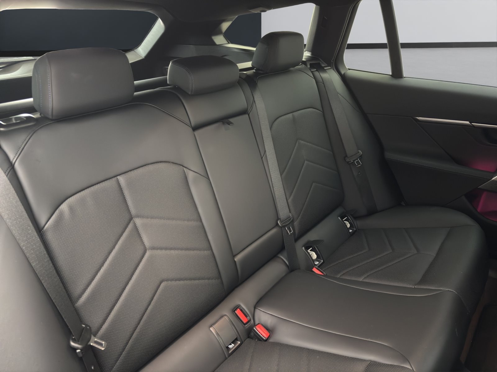 Fahrzeugabbildung BMW 520d Touring [M Sport, AHK, ACC, RFK, h&k Sound]