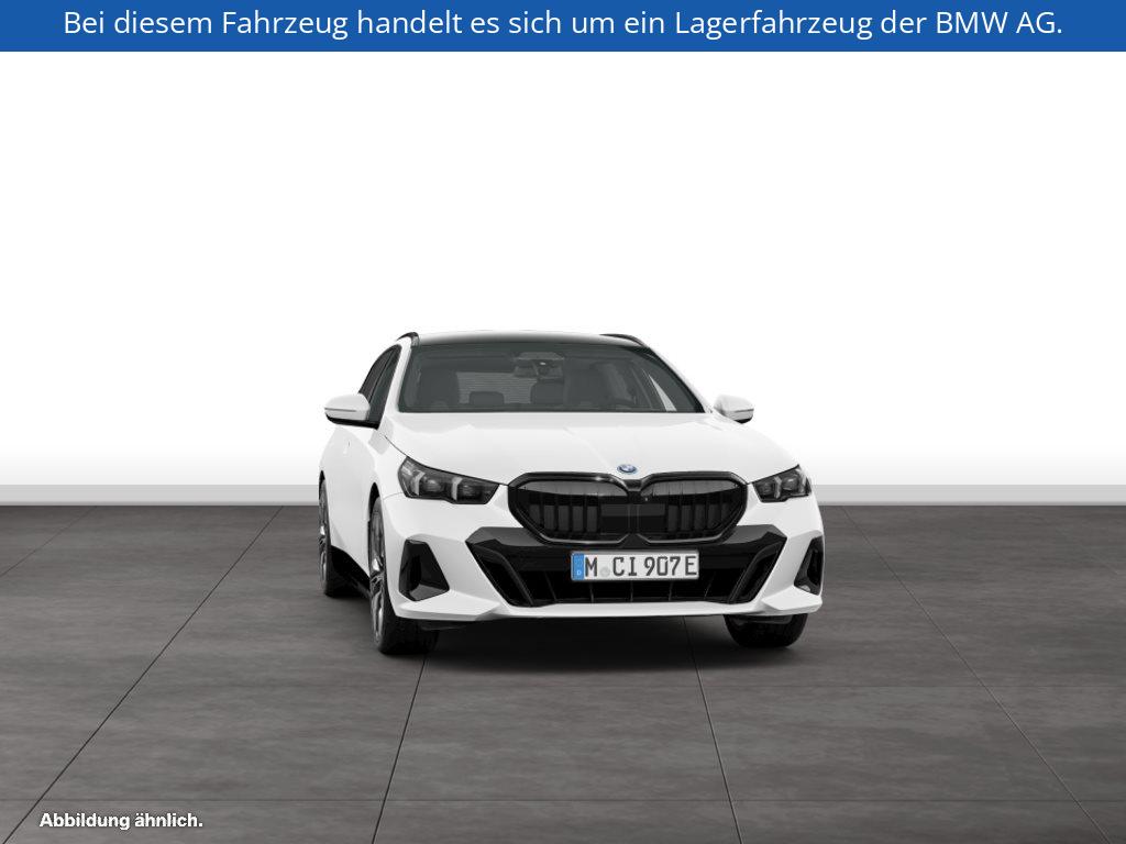 Fahrzeugabbildung BMW 550e xDrive Touring