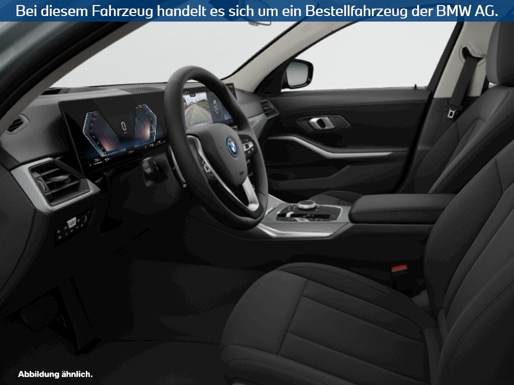 Fahrzeugabbildung BMW 330e xDrive Limousine