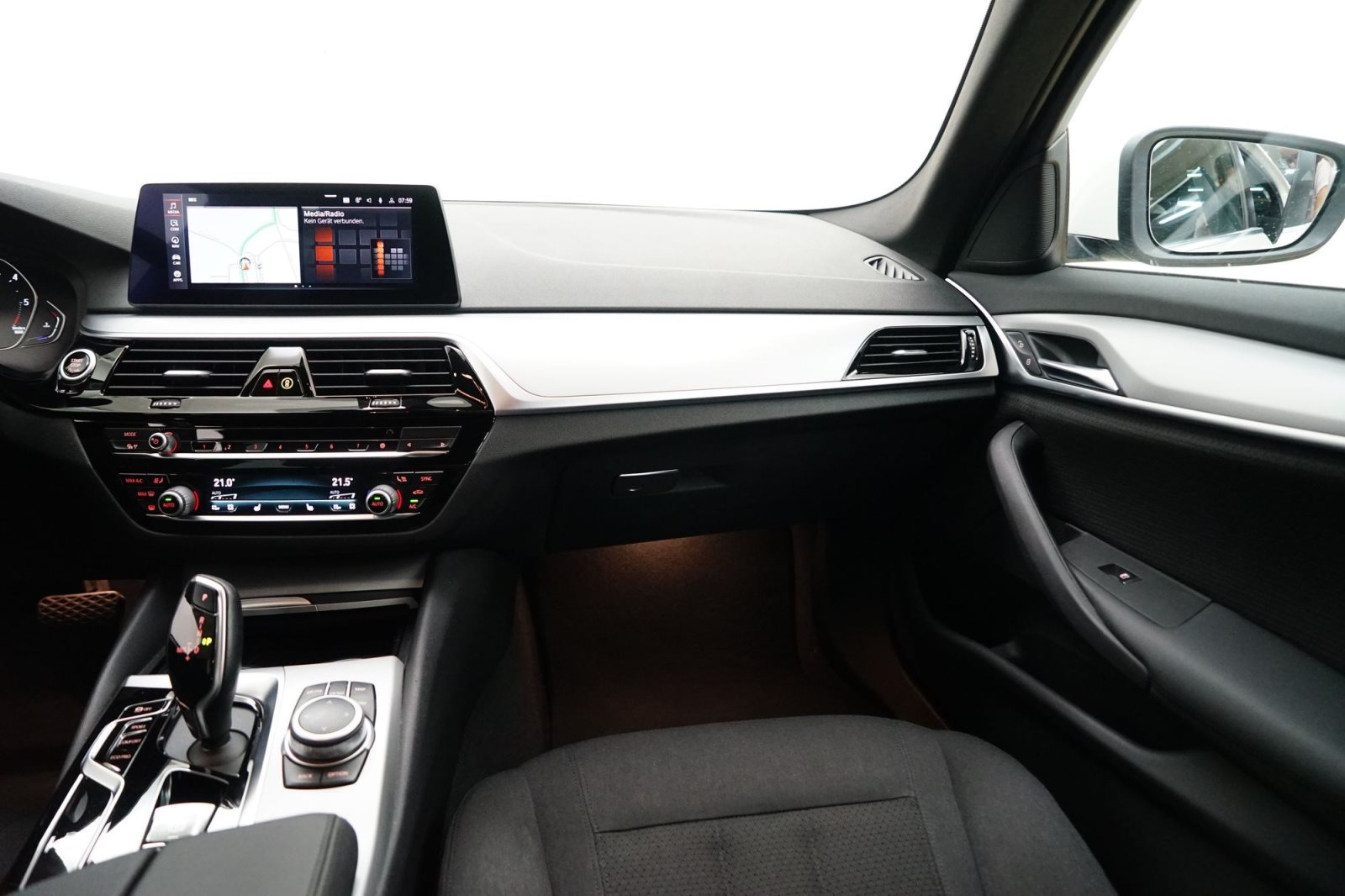 Fahrzeugabbildung BMW 520d Limousine [Live Cockpit+, HiFi, RFK, SHZ]