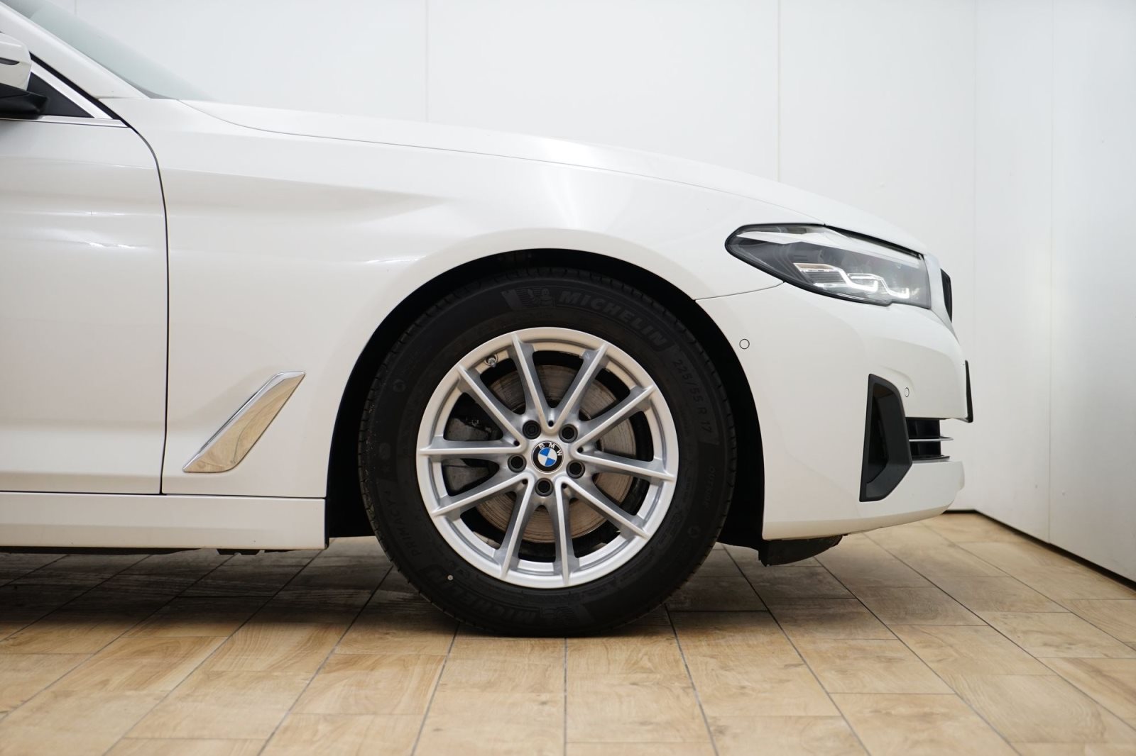 Fahrzeugabbildung BMW 520d Limousine [Live Cockpit+, HiFi, RFK, SHZ]