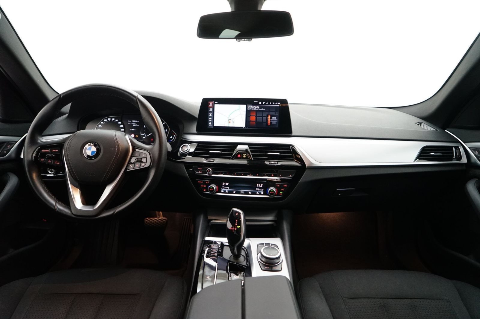 Fahrzeugabbildung BMW 520d Limousine [Live Cockpit+, HiFi, RFK, SHZ]