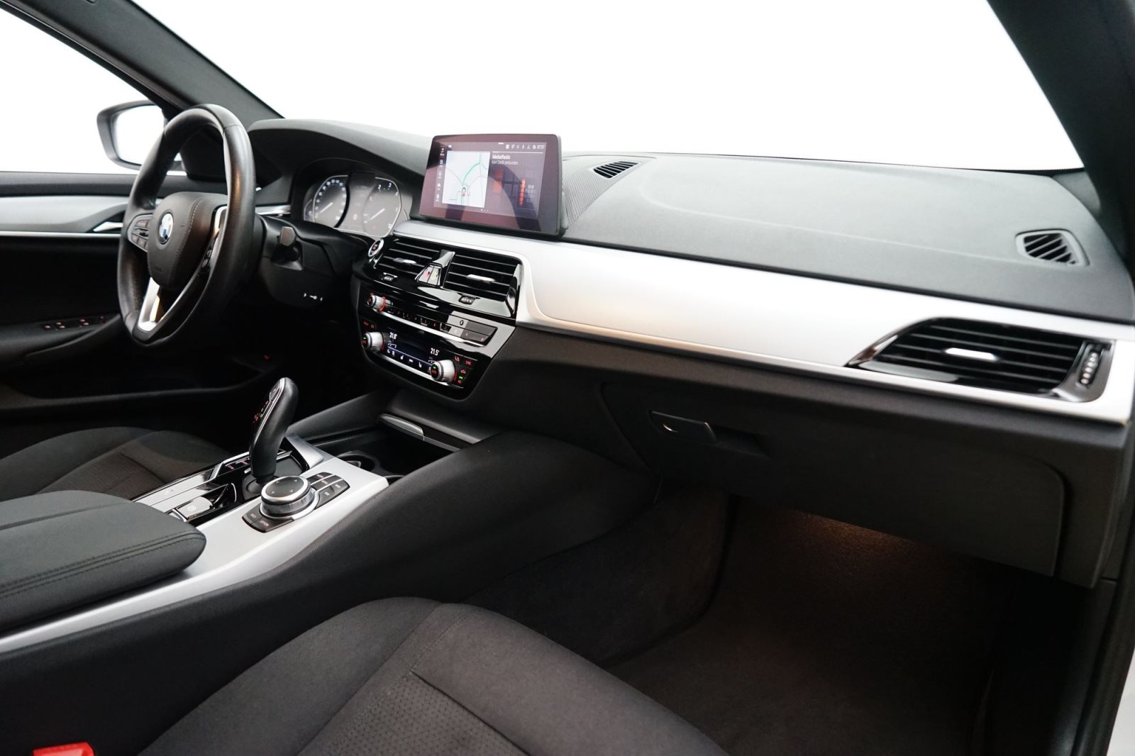 Fahrzeugabbildung BMW 520d Limousine [Live Cockpit+, HiFi, RFK, SHZ]