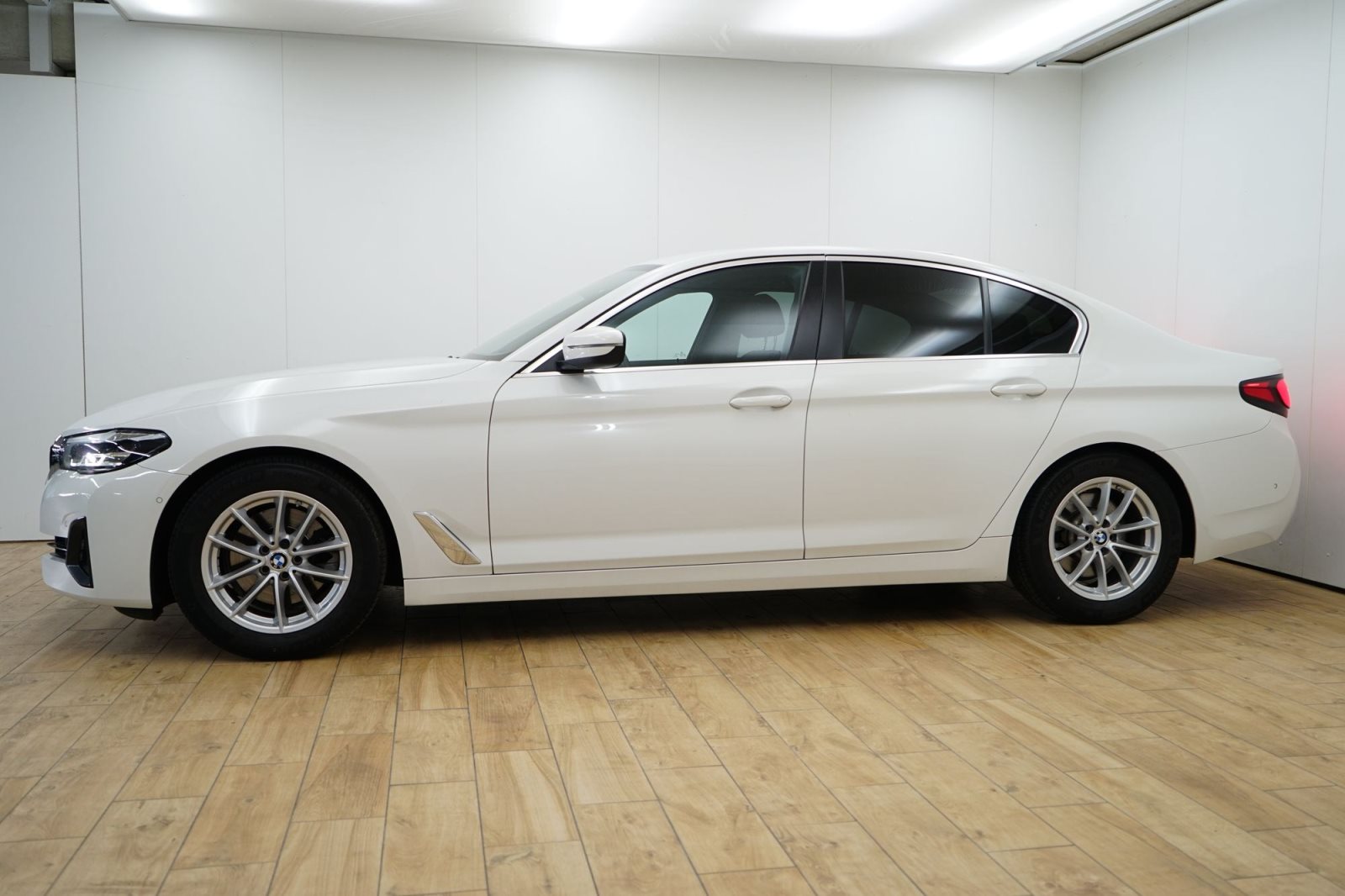 Fahrzeugabbildung BMW 520d Limousine [Live Cockpit+, HiFi, RFK, SHZ]