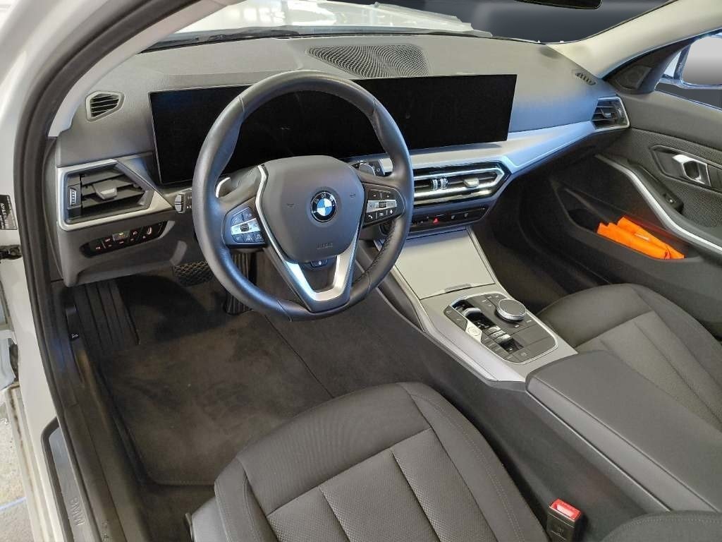 Fahrzeugabbildung BMW 320d xDrive Touring [LC+, RFK, AHK, Standhz.]