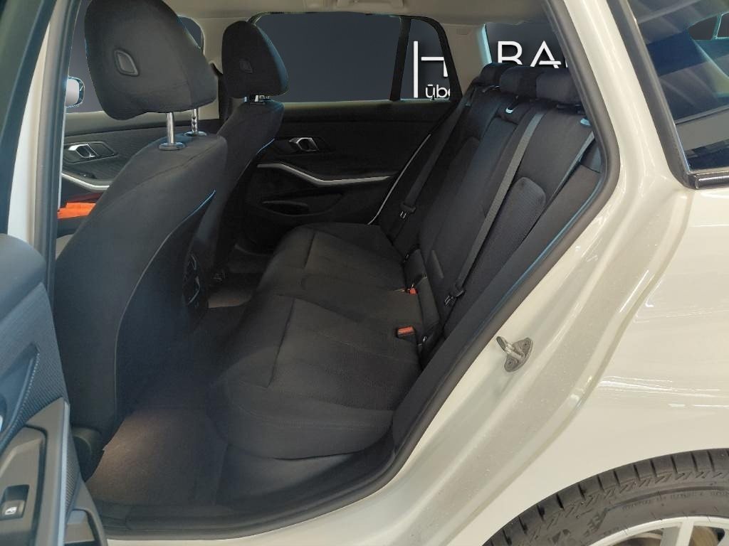 Fahrzeugabbildung BMW 320d xDrive Touring [LC+, RFK, AHK, Standhz.]