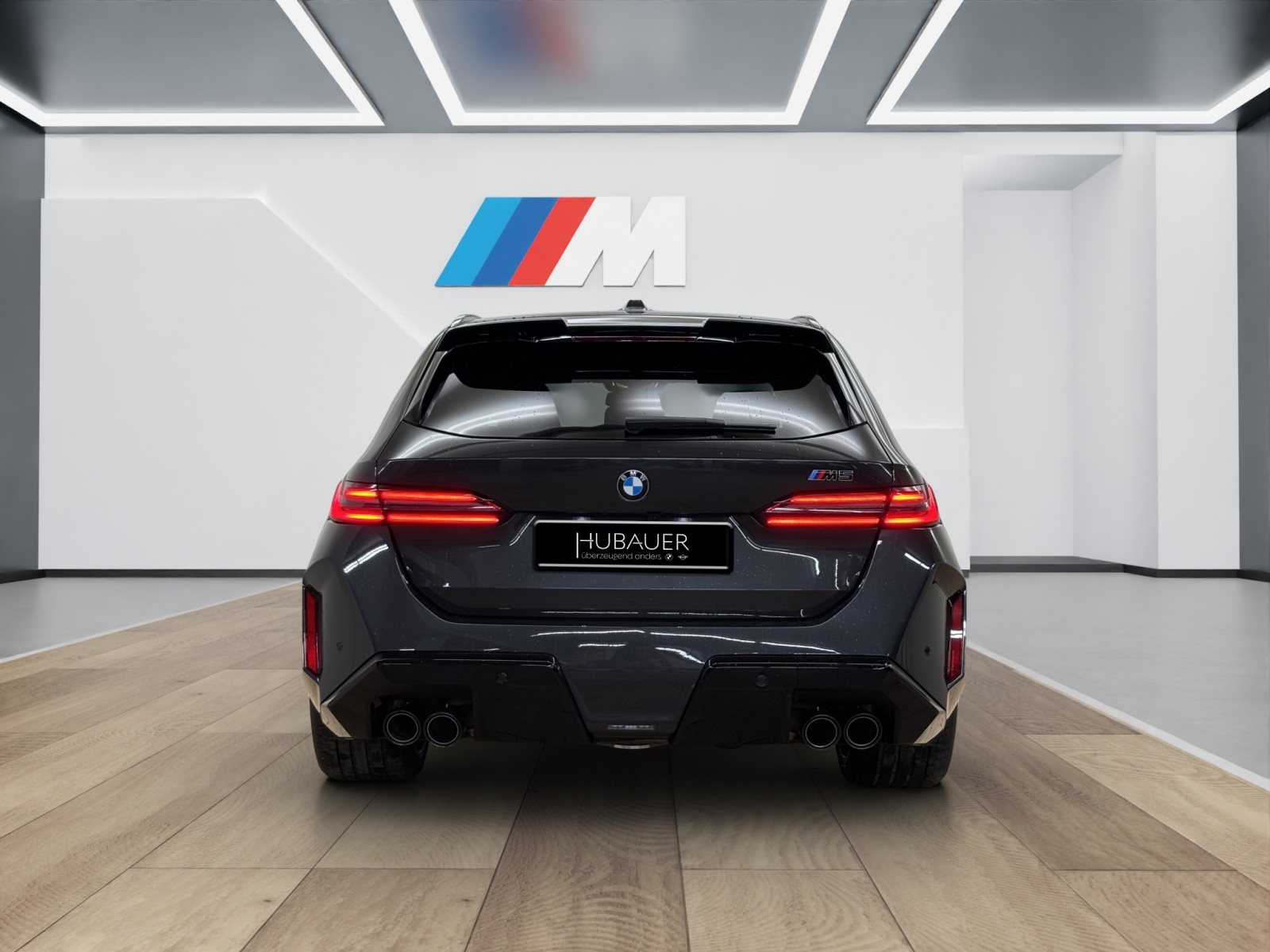 Fahrzeugabbildung BMW M5 Touring [Ultimate Package, HUD, AHK, Carbon]