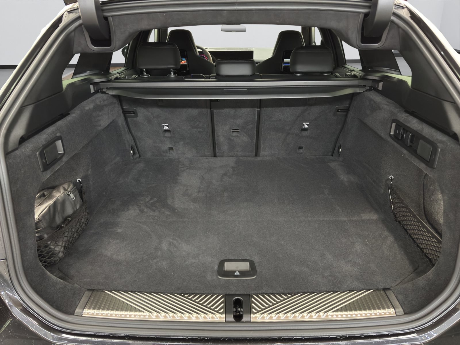 Fahrzeugabbildung BMW M5 Touring [Ultimate Package, HUD, AHK, Carbon]