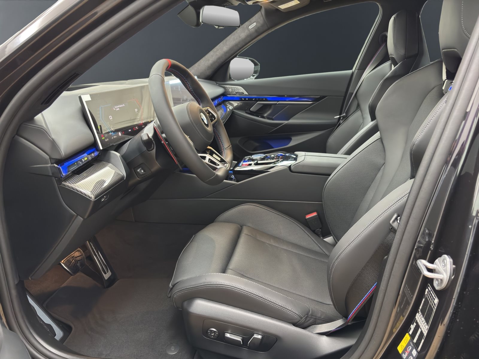 Fahrzeugabbildung BMW M5 Touring [Ultimate Package, HUD, AHK, Carbon]