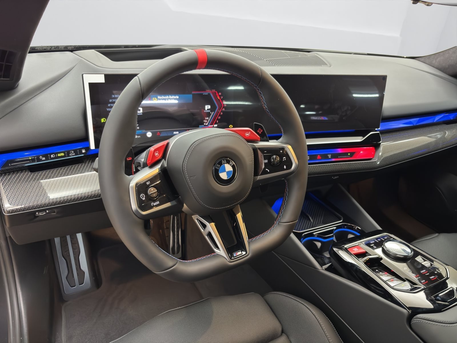 Fahrzeugabbildung BMW M5 Touring [Ultimate Package, HUD, AHK, Carbon]