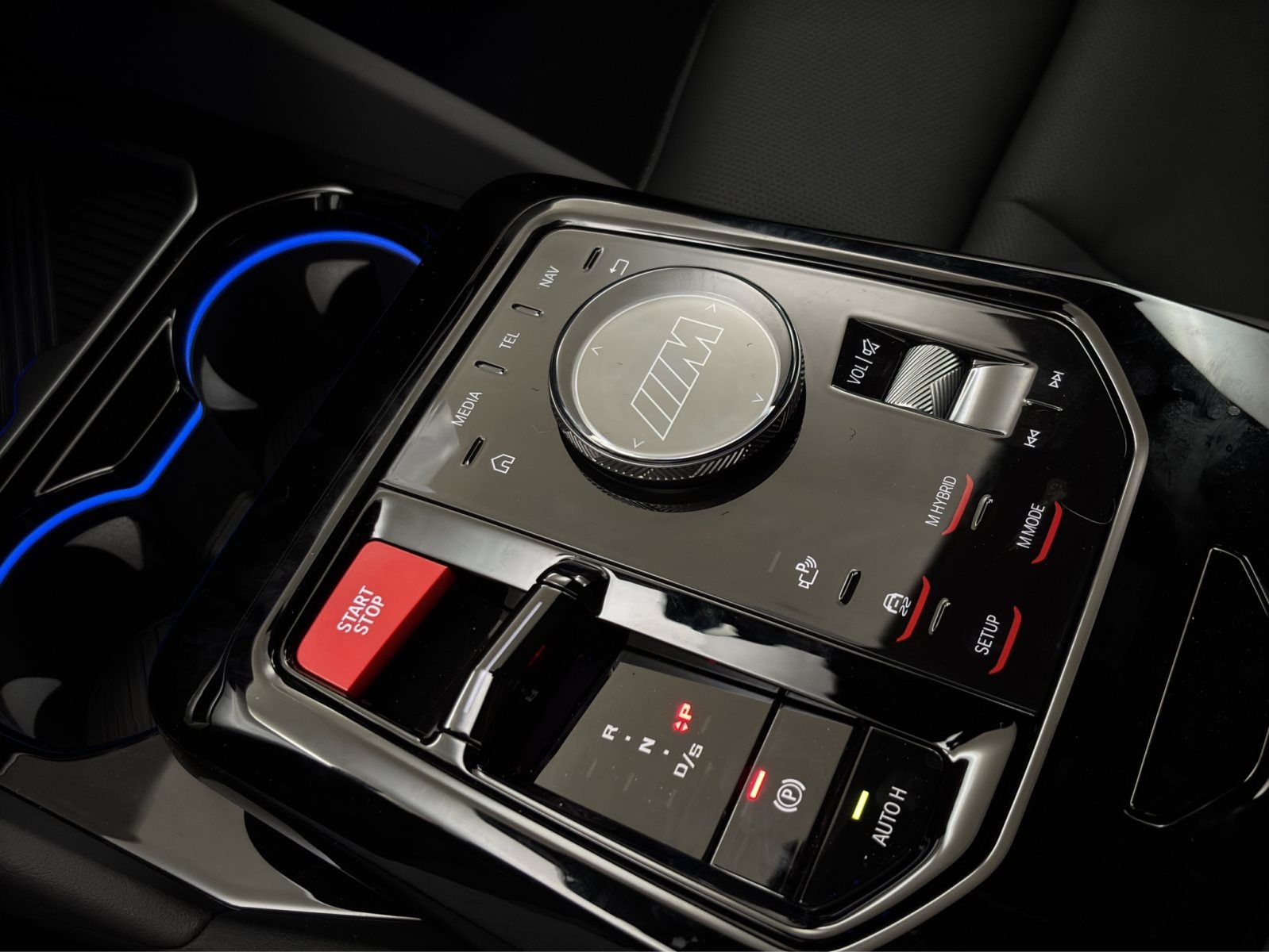 Fahrzeugabbildung BMW M5 Touring [Ultimate Package, HUD, AHK, Carbon]