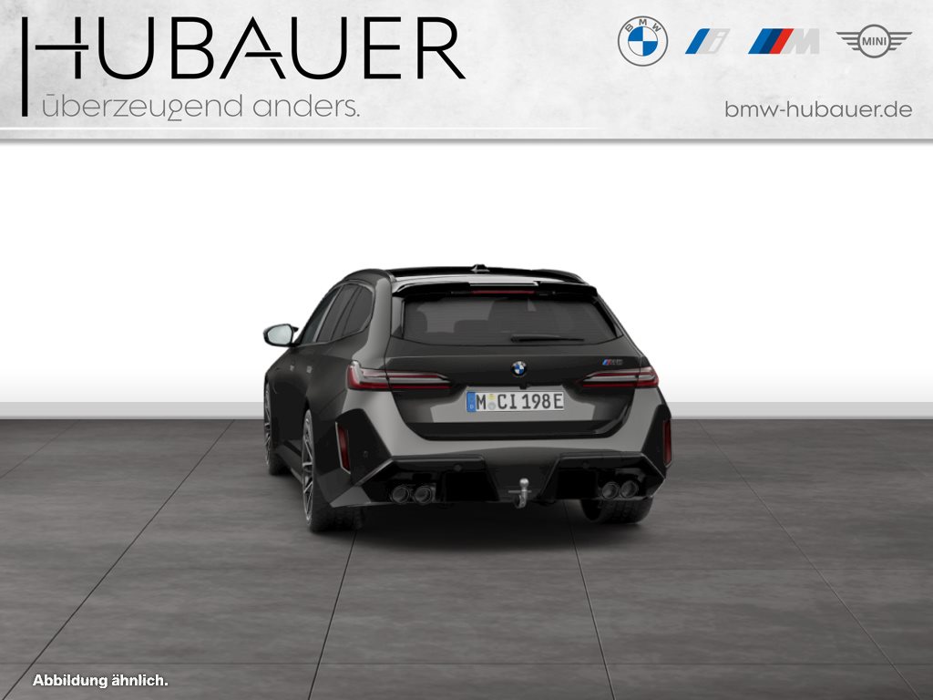 Fahrzeugabbildung BMW M5 Touring [Ultimate Package, HUD, AHK, Carbon]