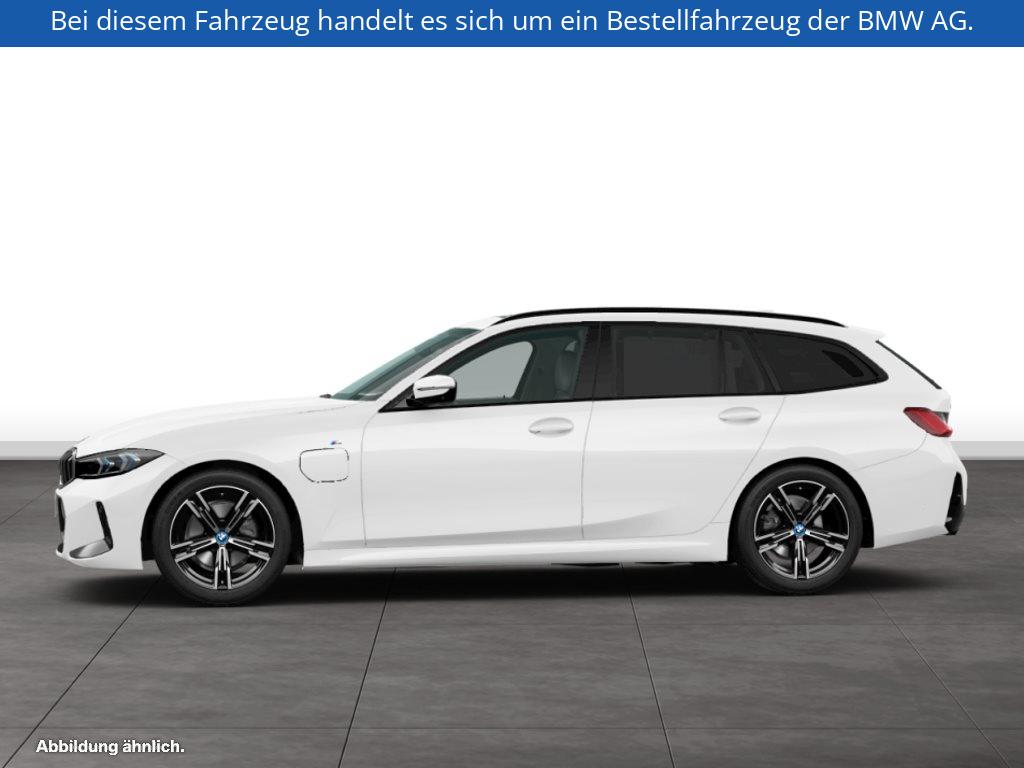 Fahrzeugabbildung BMW 330e xDrive Touring