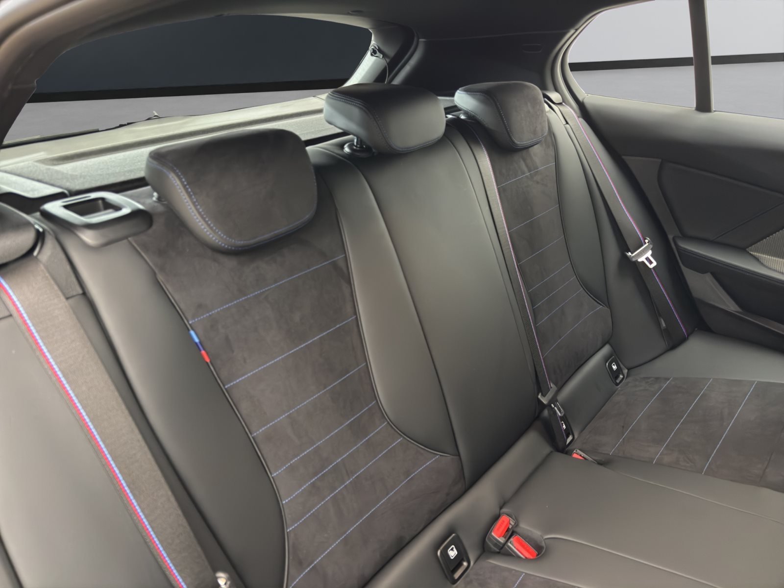 Fahrzeugabbildung BMW 120 [M Sport Pro, Navi, 19 LMR, RFK, SHZ, LED]