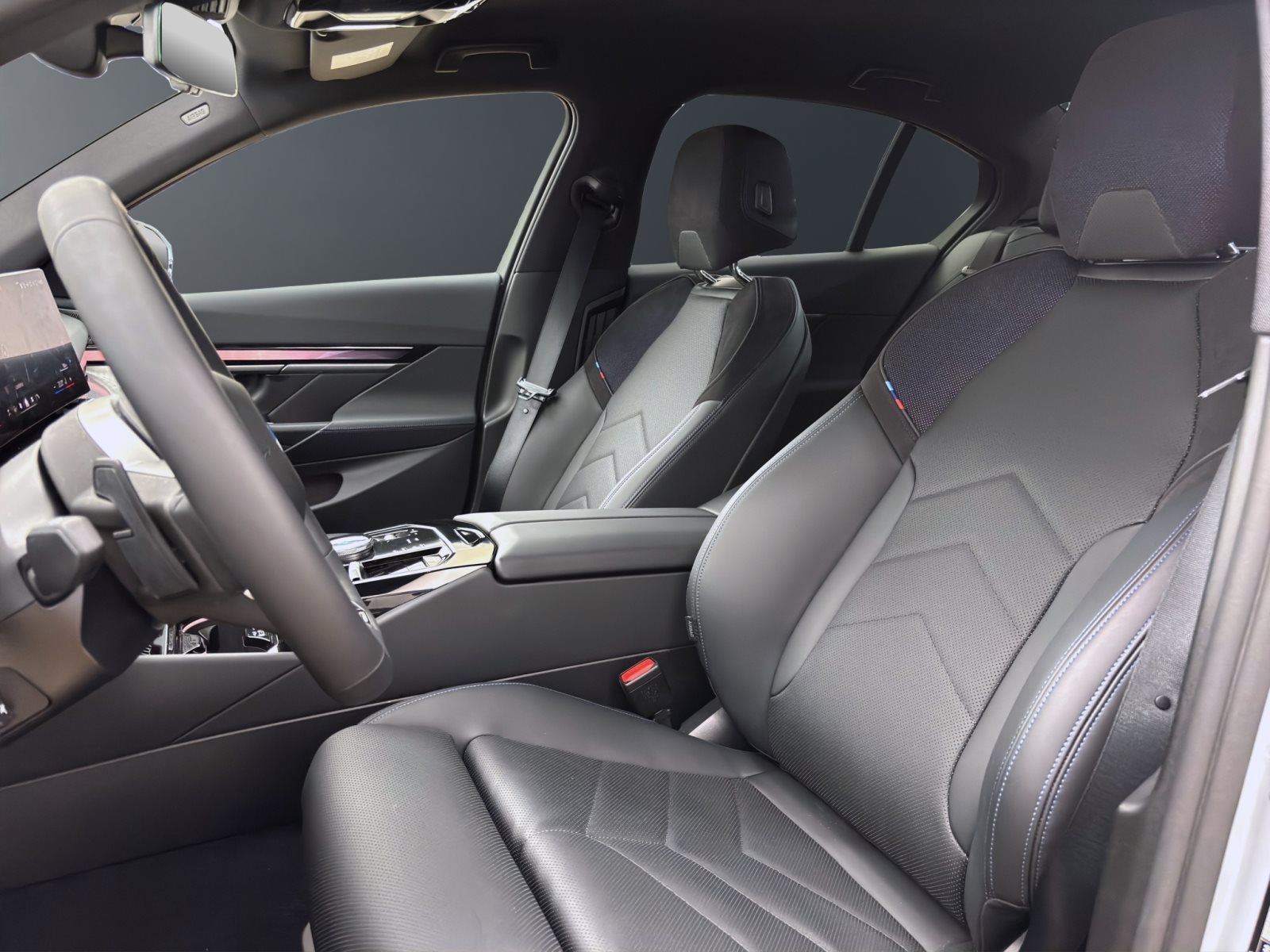 Fahrzeugabbildung BMW i5 xDrive40 Limousine [M Sport, B&W Sound, AHK]