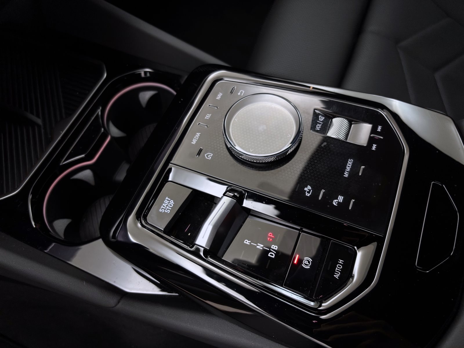 Fahrzeugabbildung BMW i5 xDrive40 Limousine [M Sport, B&W Sound, AHK]