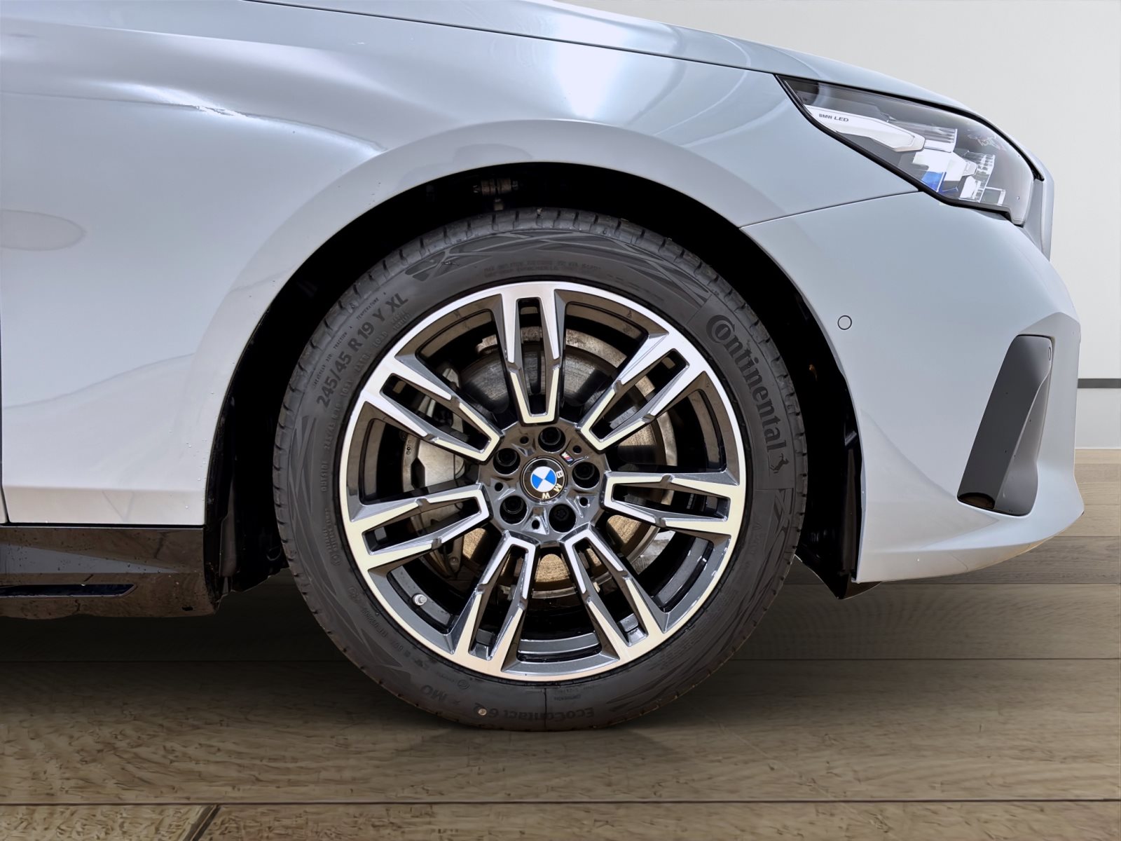 Fahrzeugabbildung BMW i5 xDrive40 Limousine [M Sport, B&W Sound, AHK]