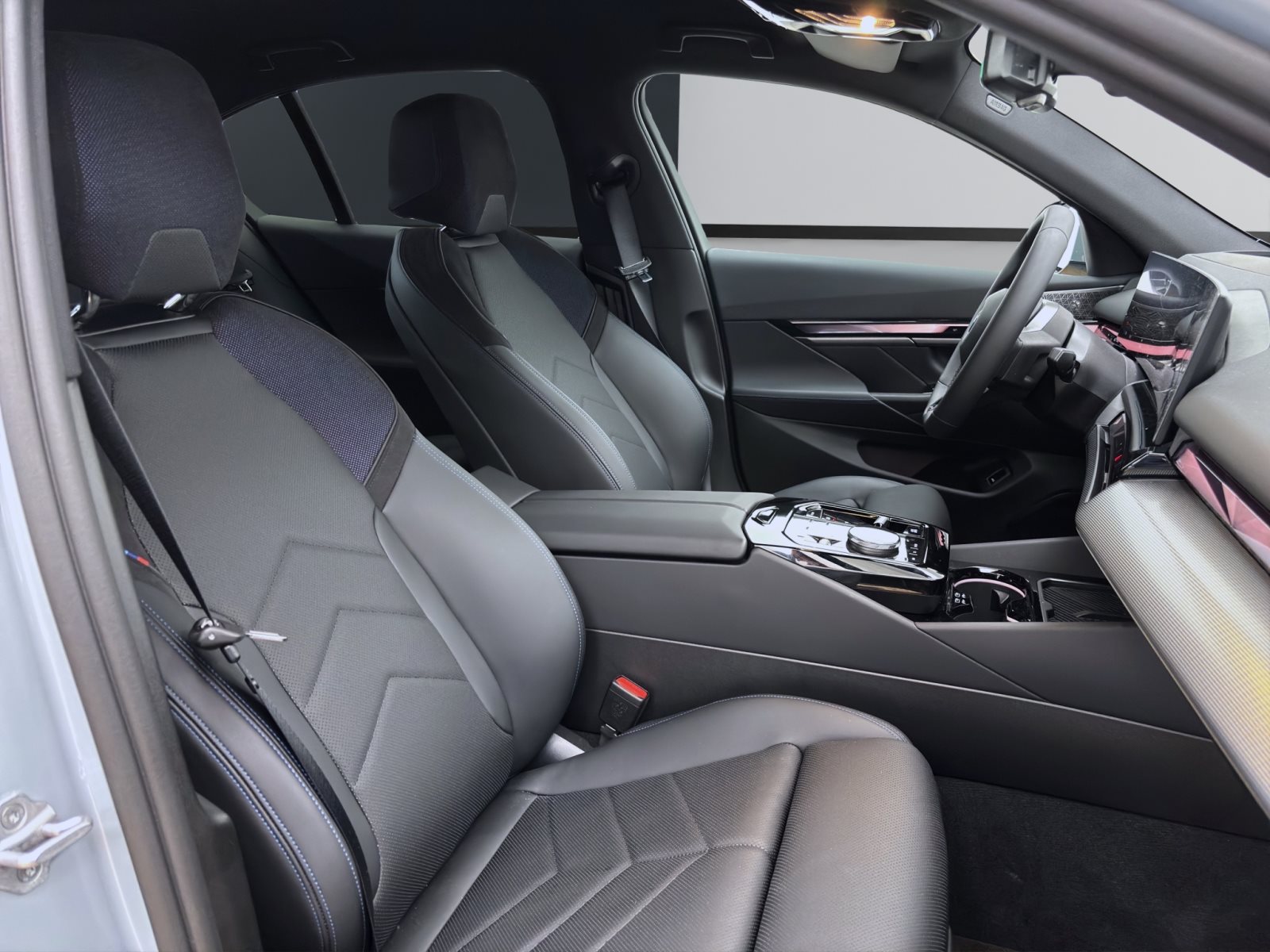 Fahrzeugabbildung BMW i5 xDrive40 Limousine [M Sport, B&W Sound, AHK]