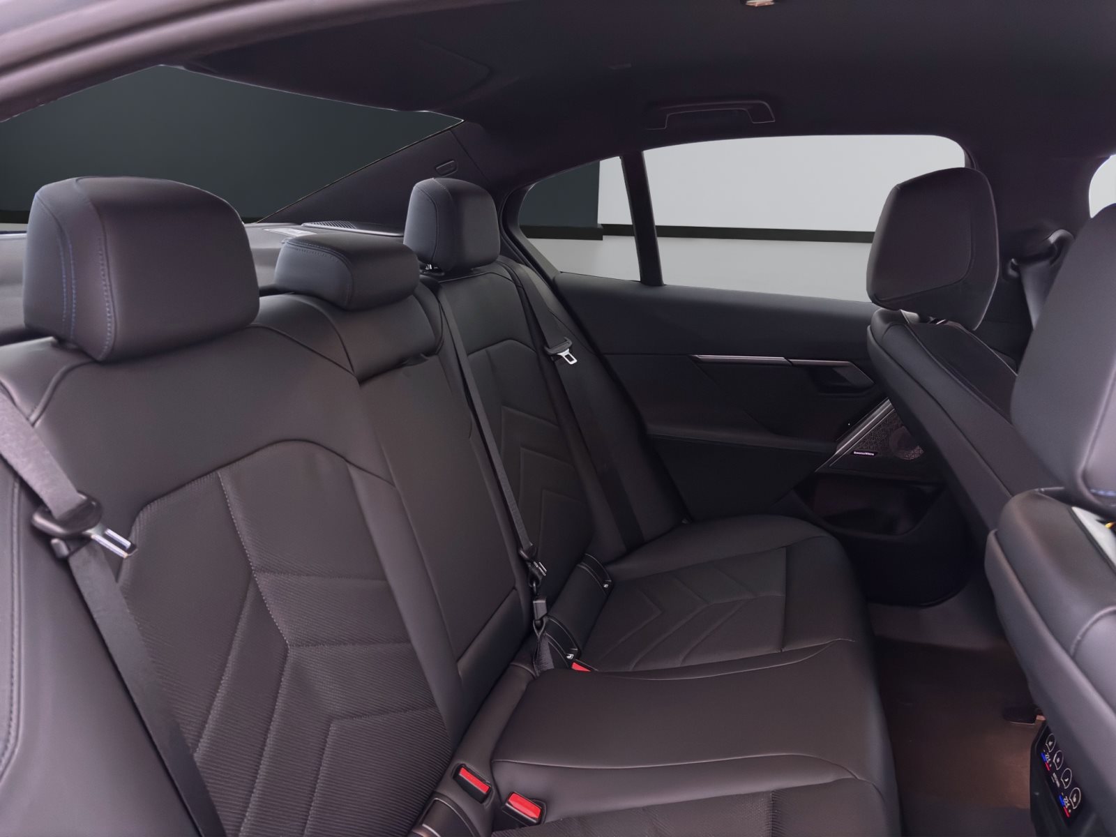 Fahrzeugabbildung BMW i5 xDrive40 Limousine [M Sport, B&W Sound, AHK]