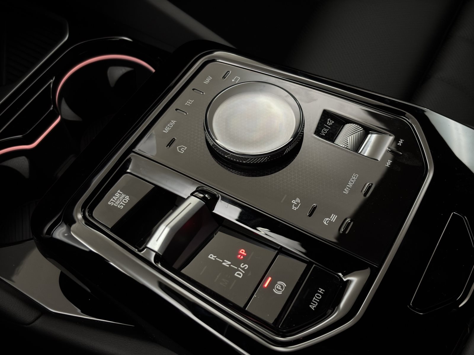 Fahrzeugabbildung BMW 530e Touring [M Sport, AHK, ACC, RFK, h&k Sound]