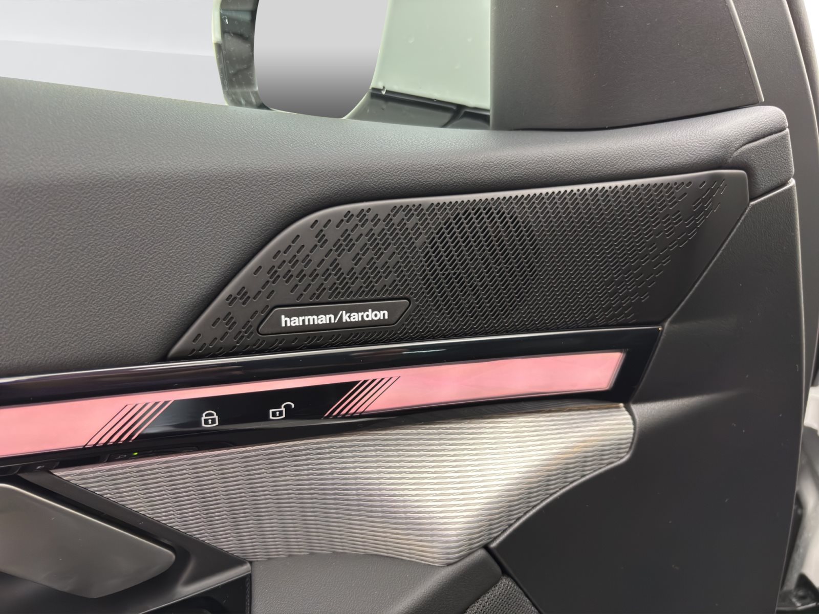 Fahrzeugabbildung BMW 530e Touring [M Sport, AHK, ACC, RFK, h&k Sound]