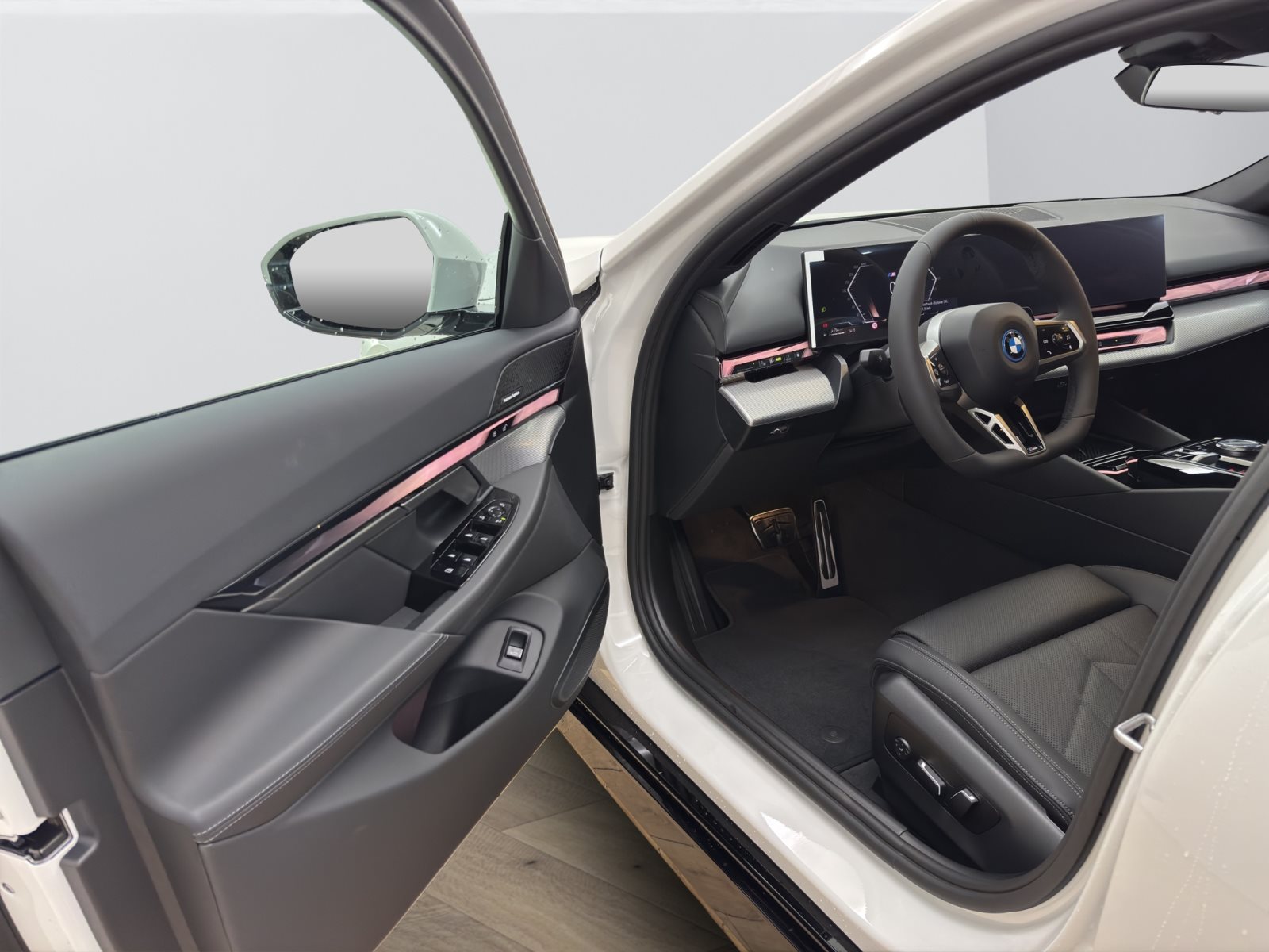 Fahrzeugabbildung BMW 530e Touring [M Sport, AHK, ACC, RFK, h&k Sound]