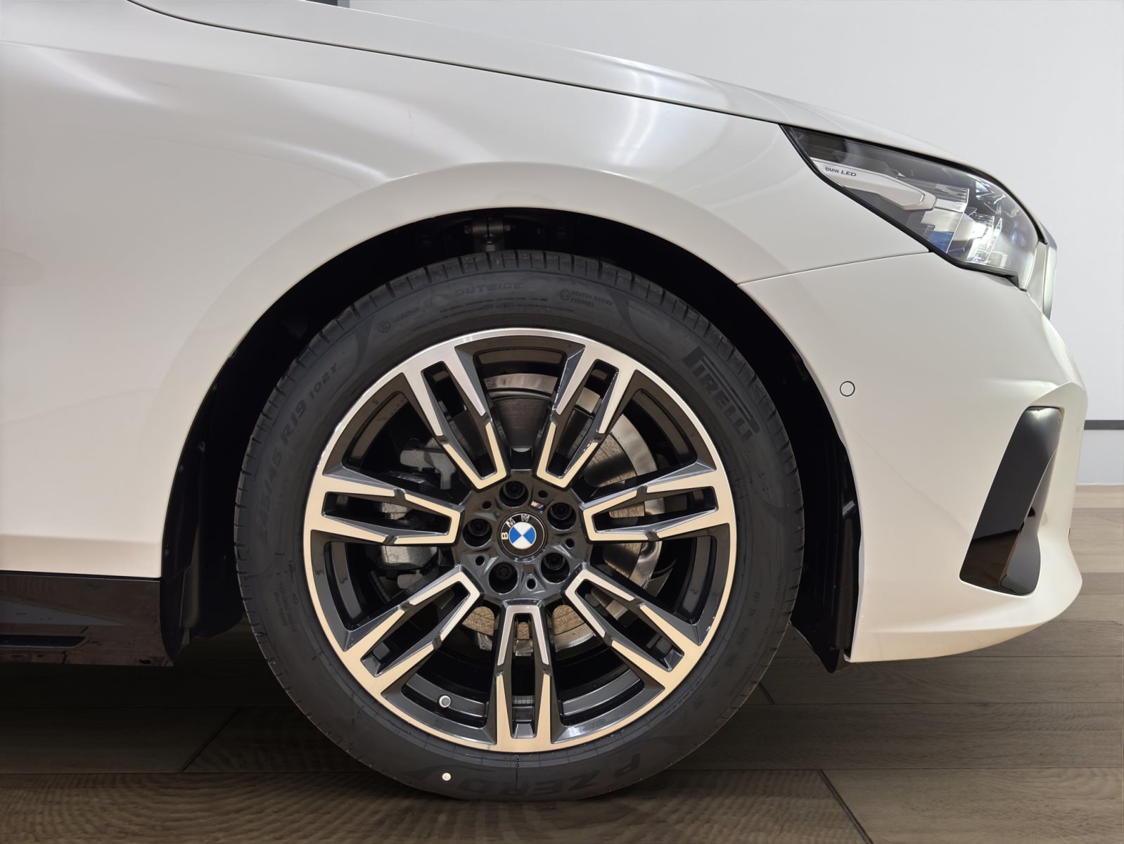 Fahrzeugabbildung BMW 530e Touring [M Sport, AHK, ACC, RFK, h&k Sound]