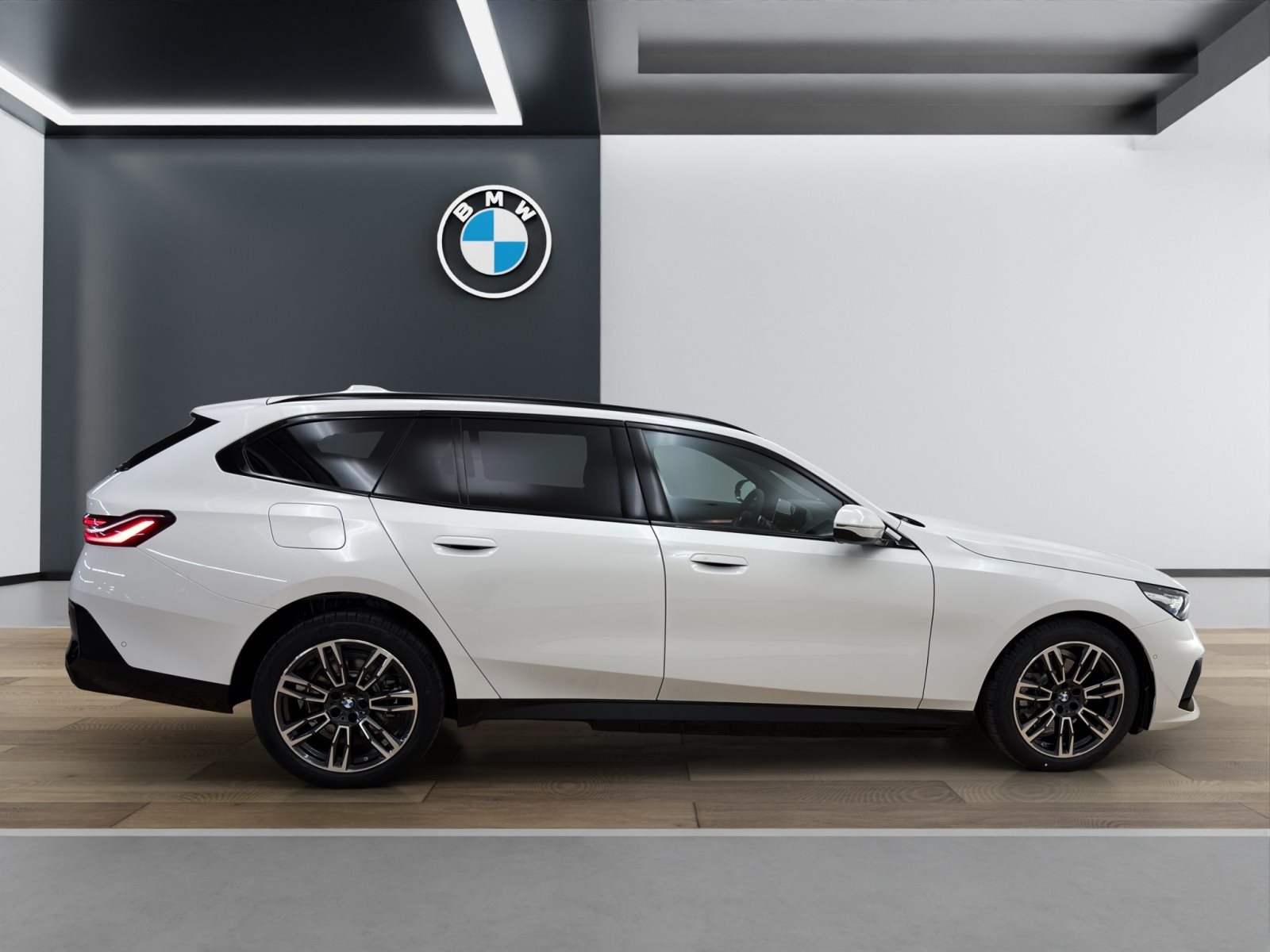 Fahrzeugabbildung BMW 530e Touring [M Sport, AHK, ACC, RFK, h&k Sound]