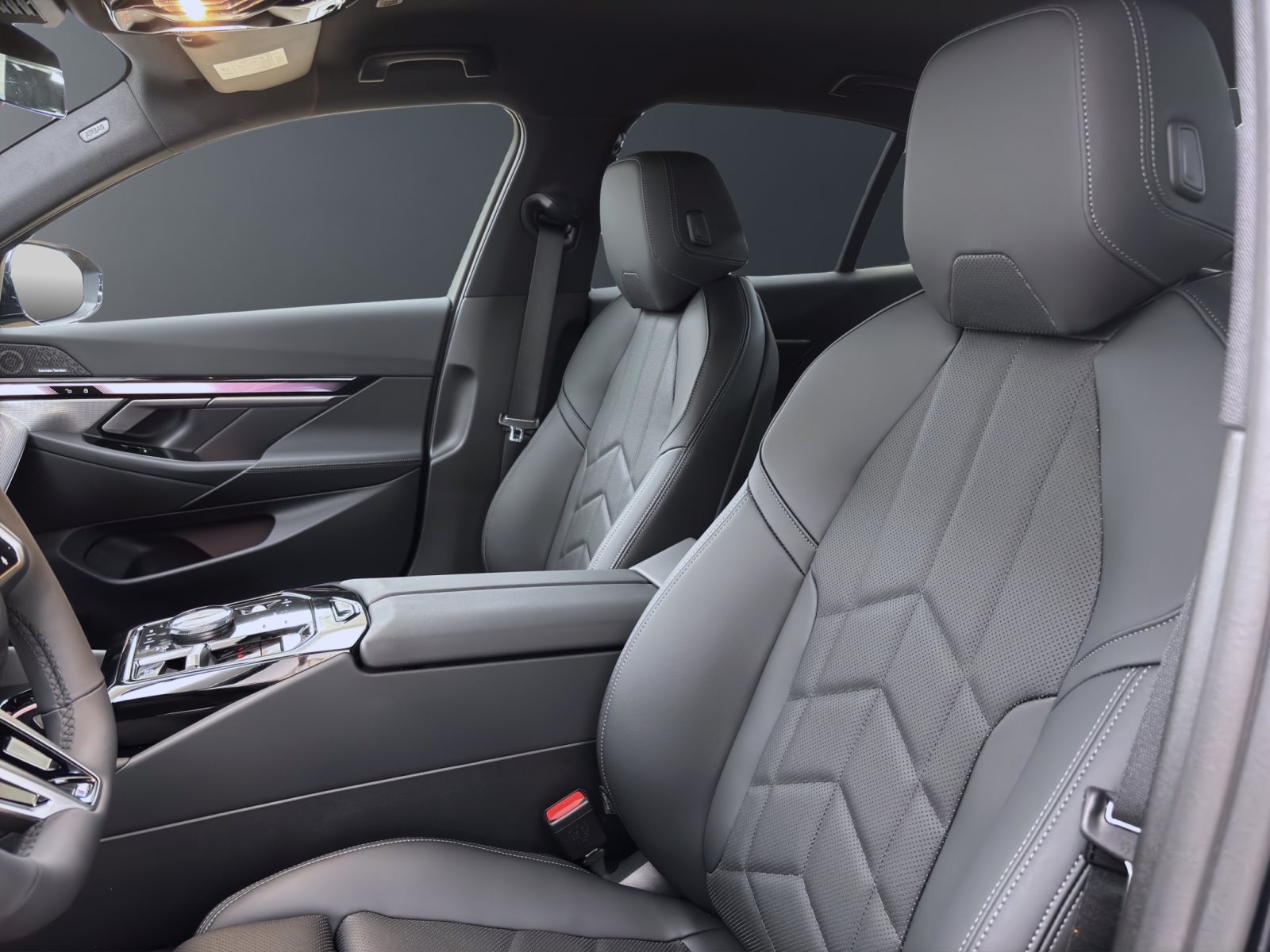 Fahrzeugabbildung BMW i5 xDrive40 Limousine [M Sport, HUD, ACC, 20 LMR, RFK]