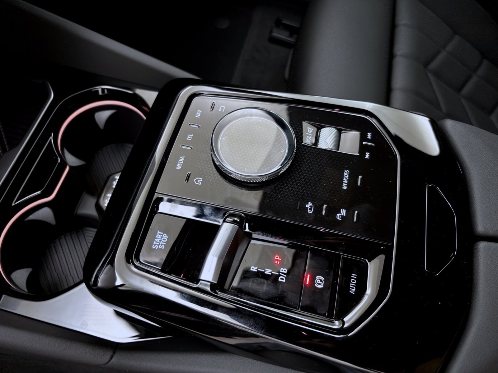 Fahrzeugabbildung BMW i5 xDrive40 Limousine [M Sport, HUD, ACC, 20 LMR, RFK]
