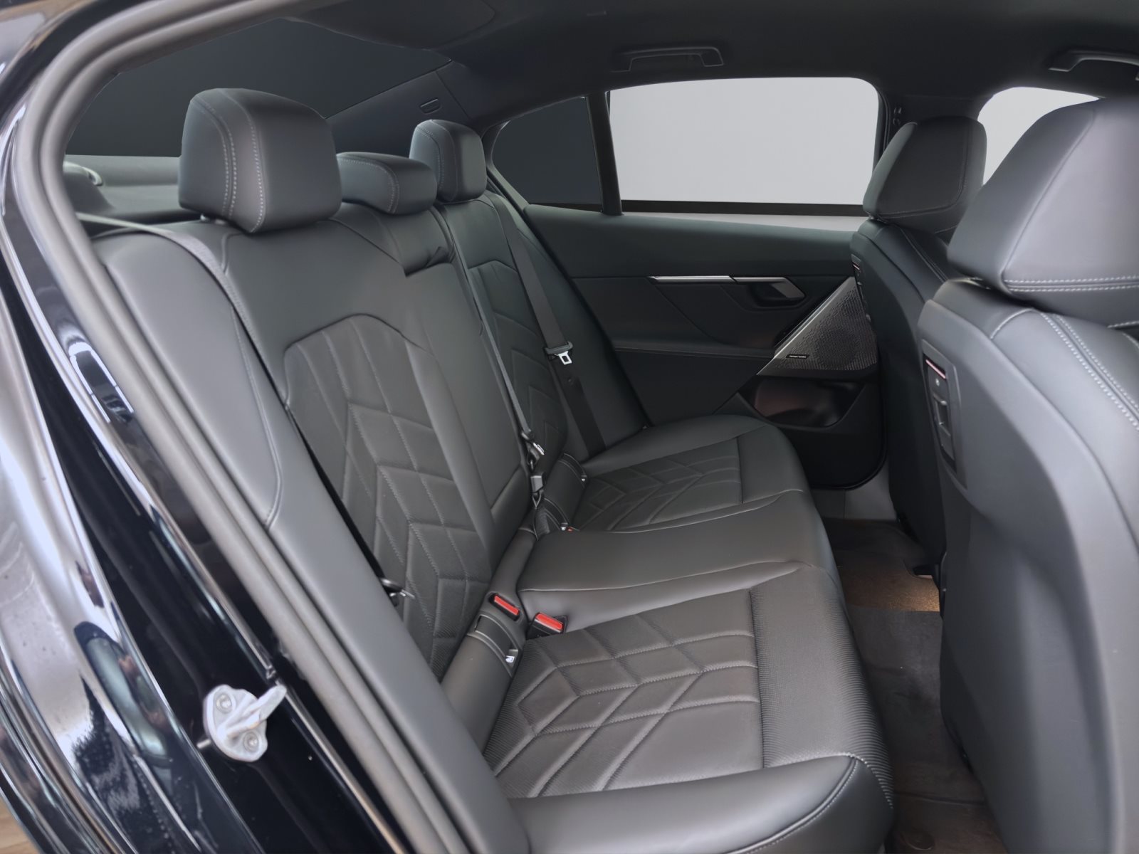 Fahrzeugabbildung BMW i5 xDrive40 Limousine [M Sport, HUD, ACC, 20 LMR, RFK]