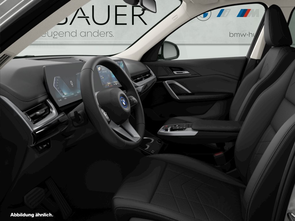 Fahrzeugabbildung BMW iX1 xDrive30 [xLine, Navi, RFK, SHZ, 18 LMR]